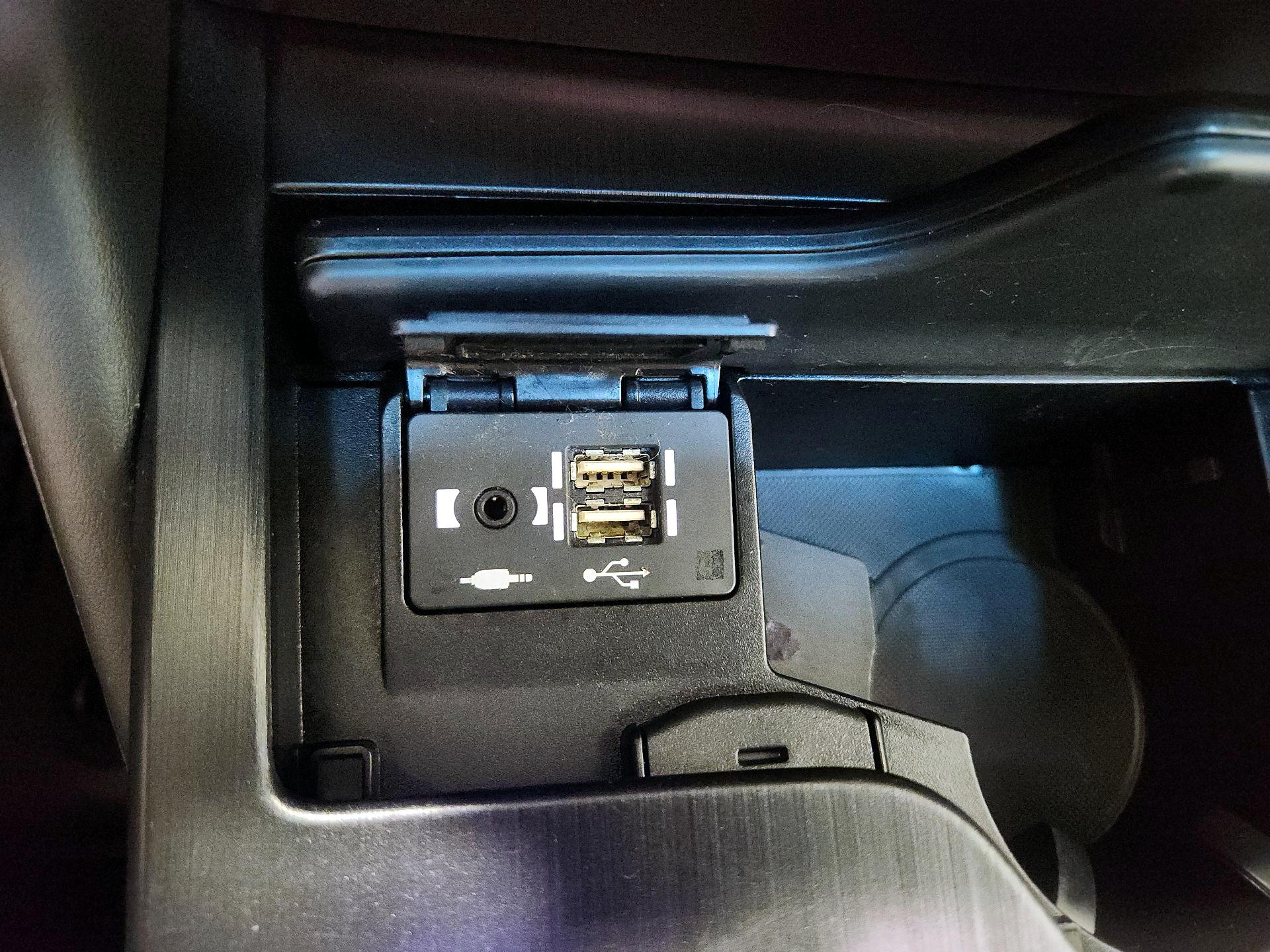 Thumbnail: 2021 Lexus ES - 18