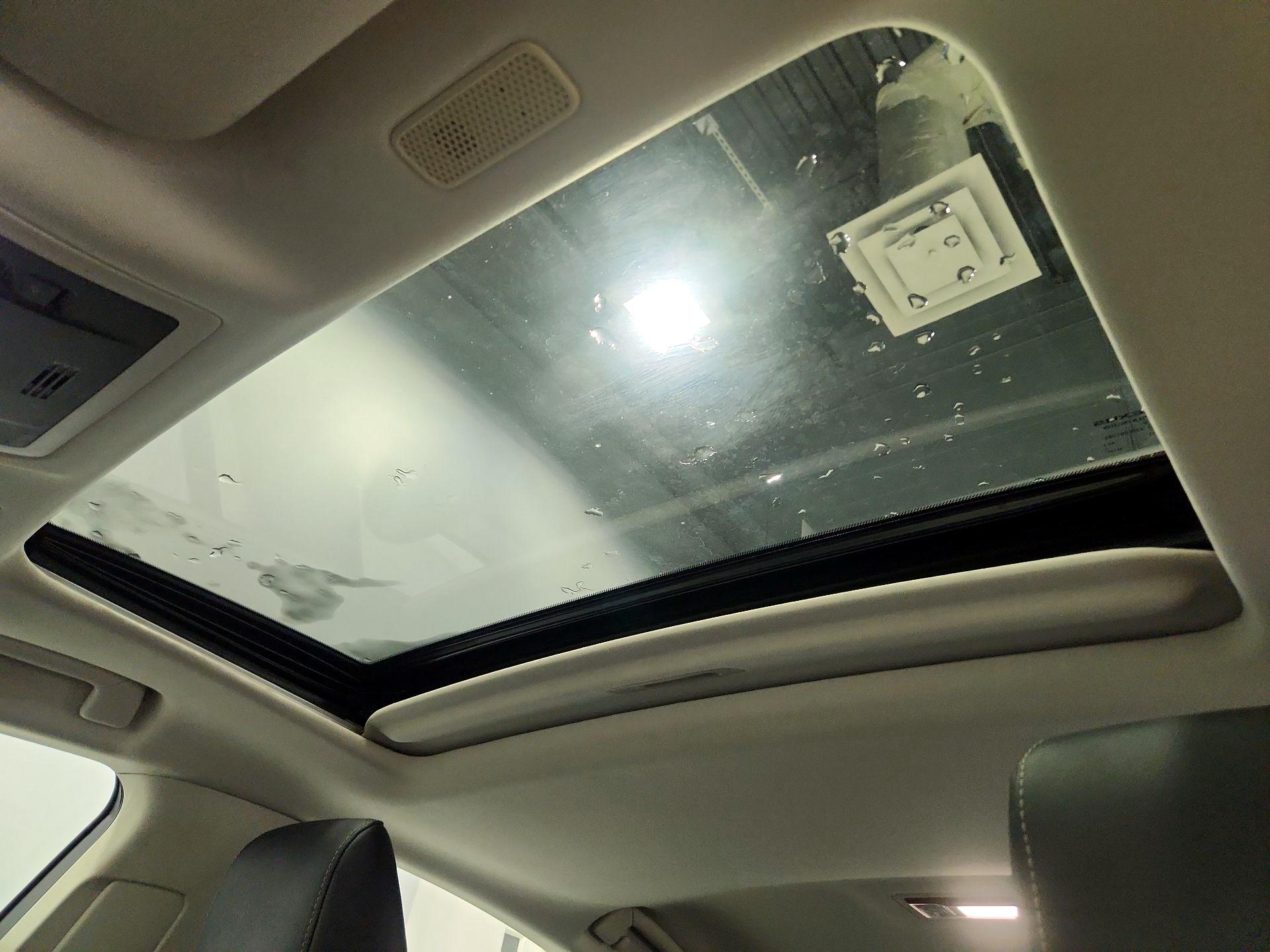 Thumbnail: 2021 Lexus ES - 19