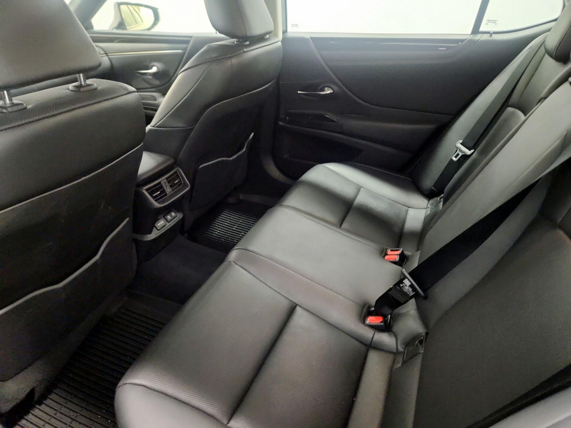 Thumbnail: 2021 Lexus ES - 20