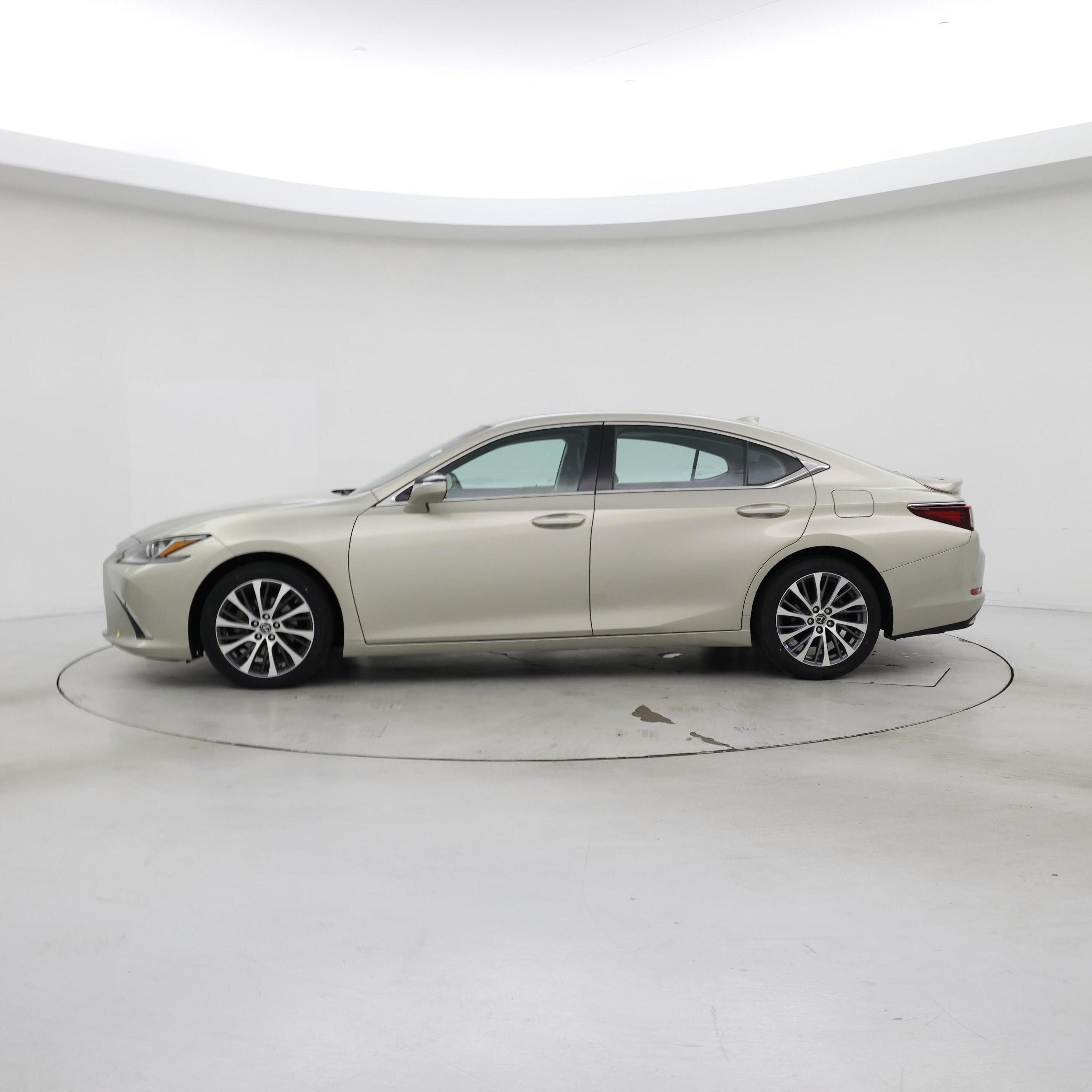 Thumbnail: 2021 Lexus ES - 3