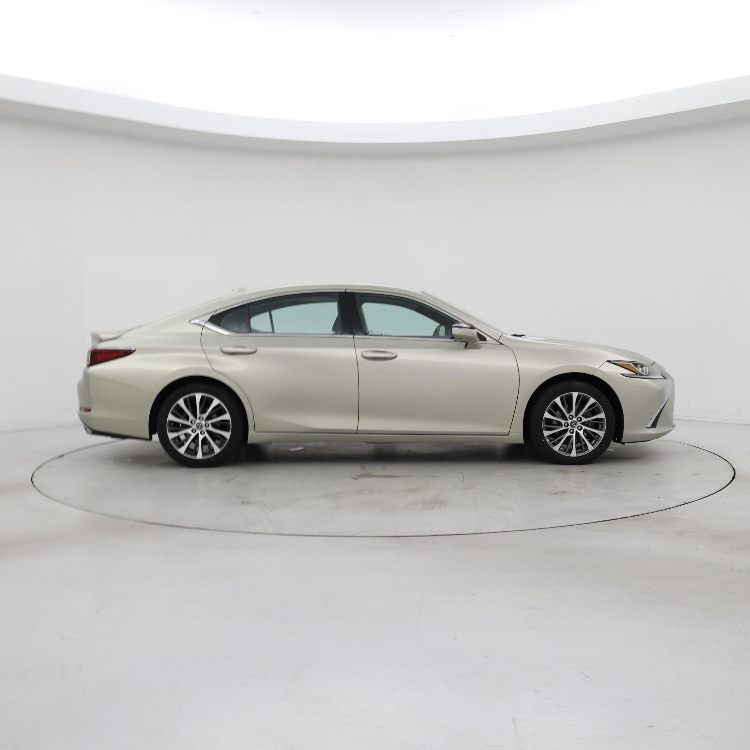 Thumbnail: 2021 Lexus ES - 7