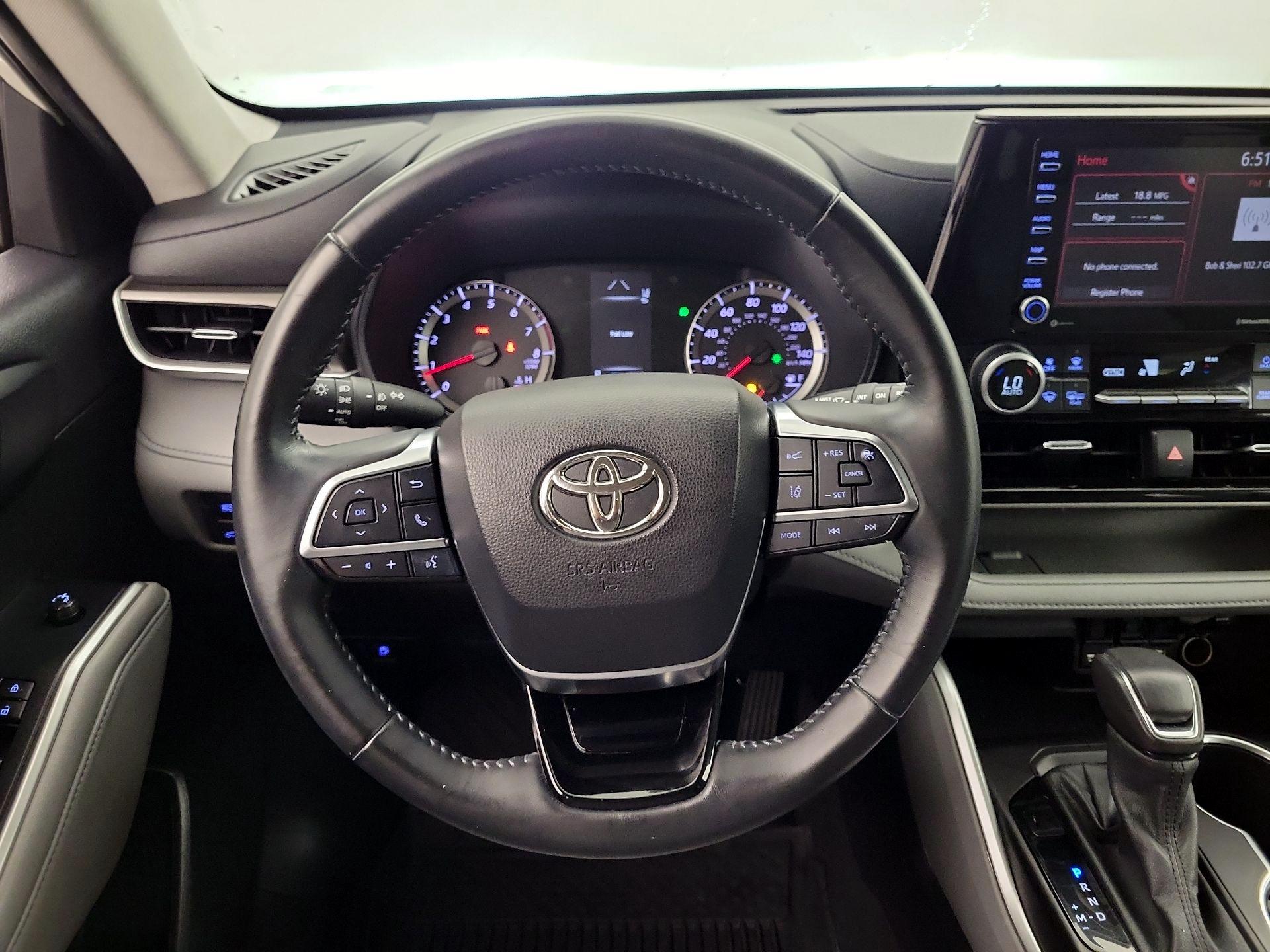 Thumbnail: 2021 Toyota Highlander - 10
