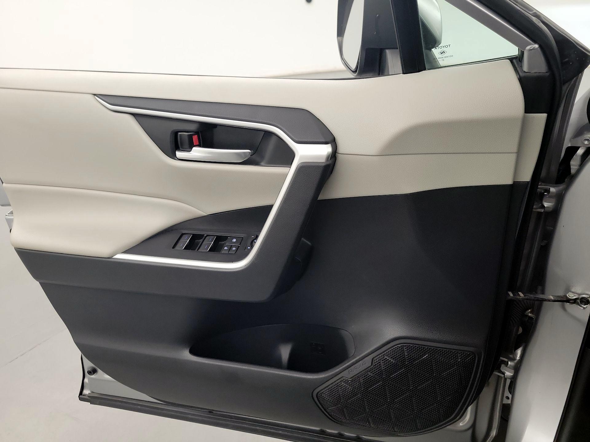 Thumbnail: 2022 Toyota RAV4 - 12