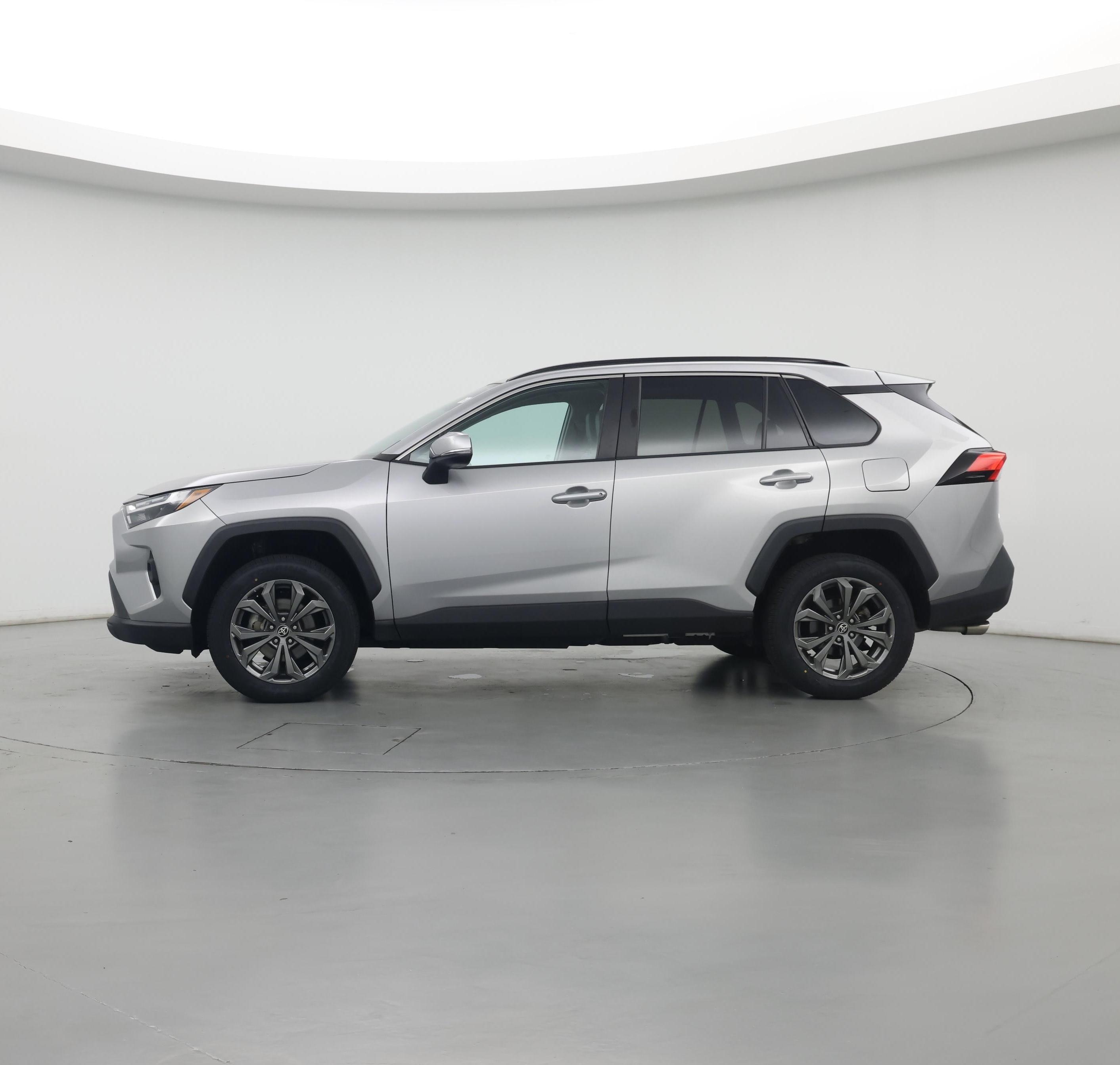 Thumbnail: 2022 Toyota RAV4 - 3