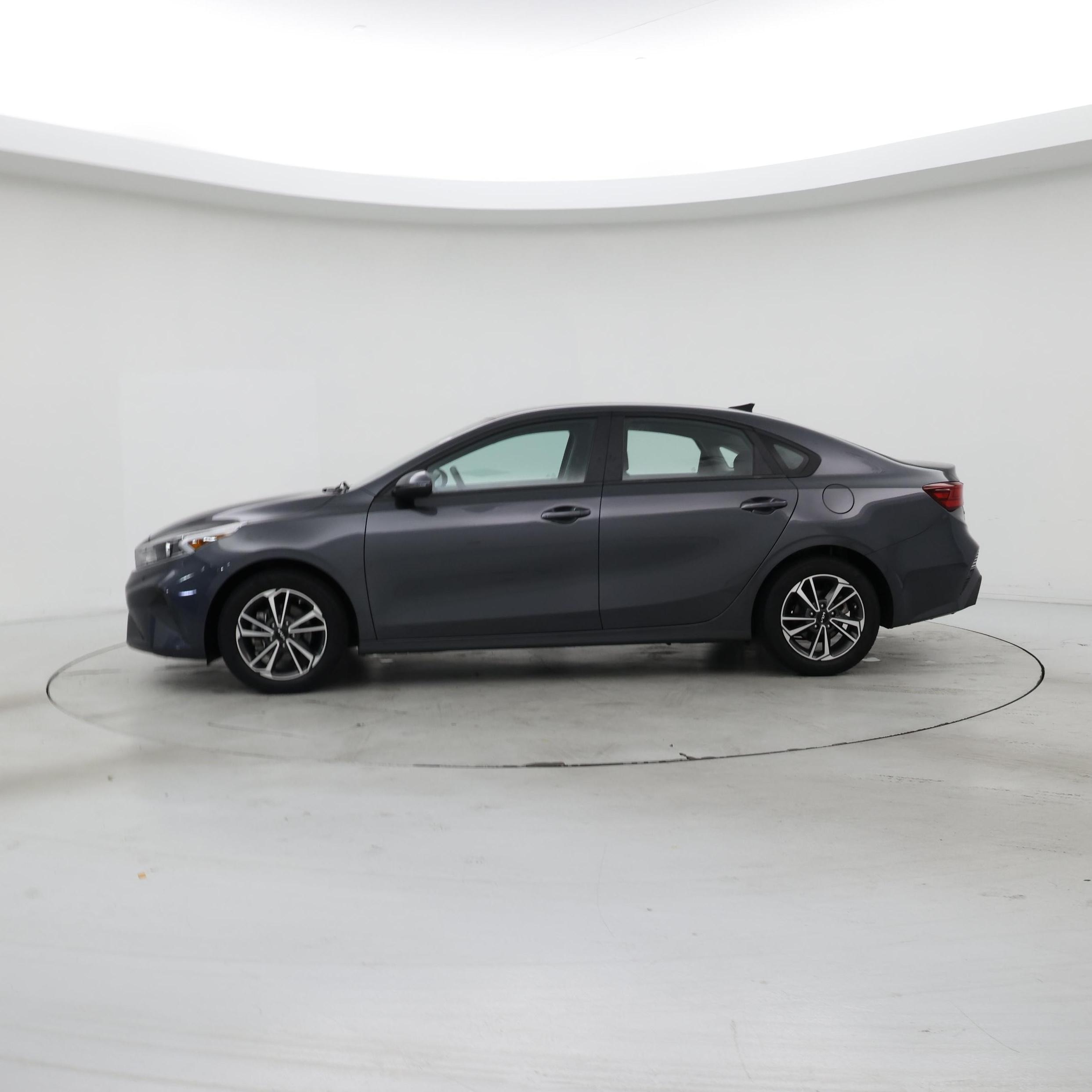 Thumbnail: 2023 Kia Forte - 3