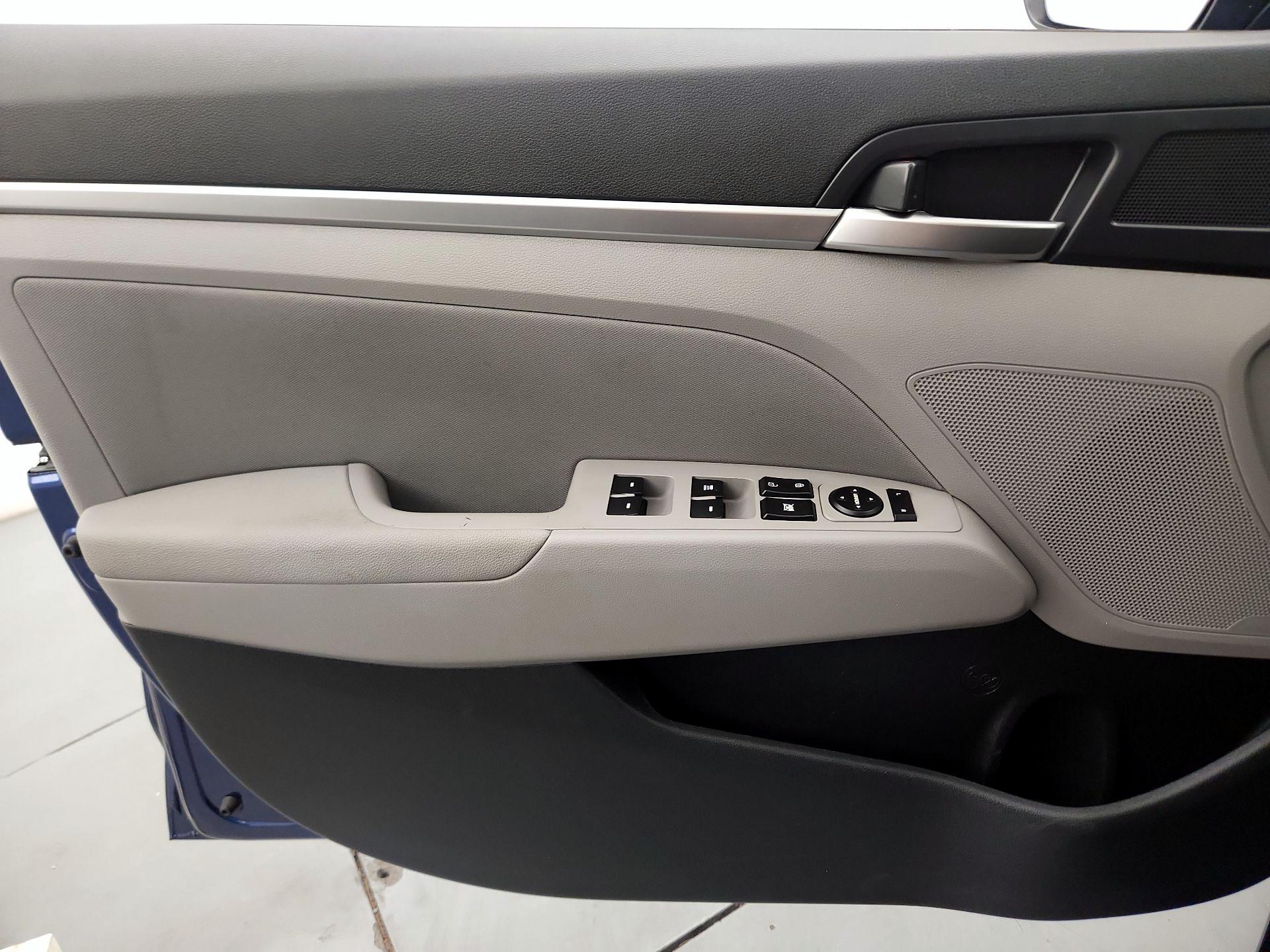 Thumbnail: 2020 Hyundai Elantra - 12