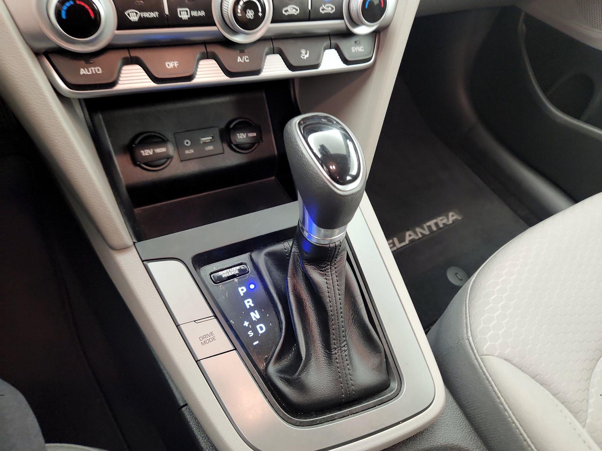 Thumbnail: 2020 Hyundai Elantra - 17