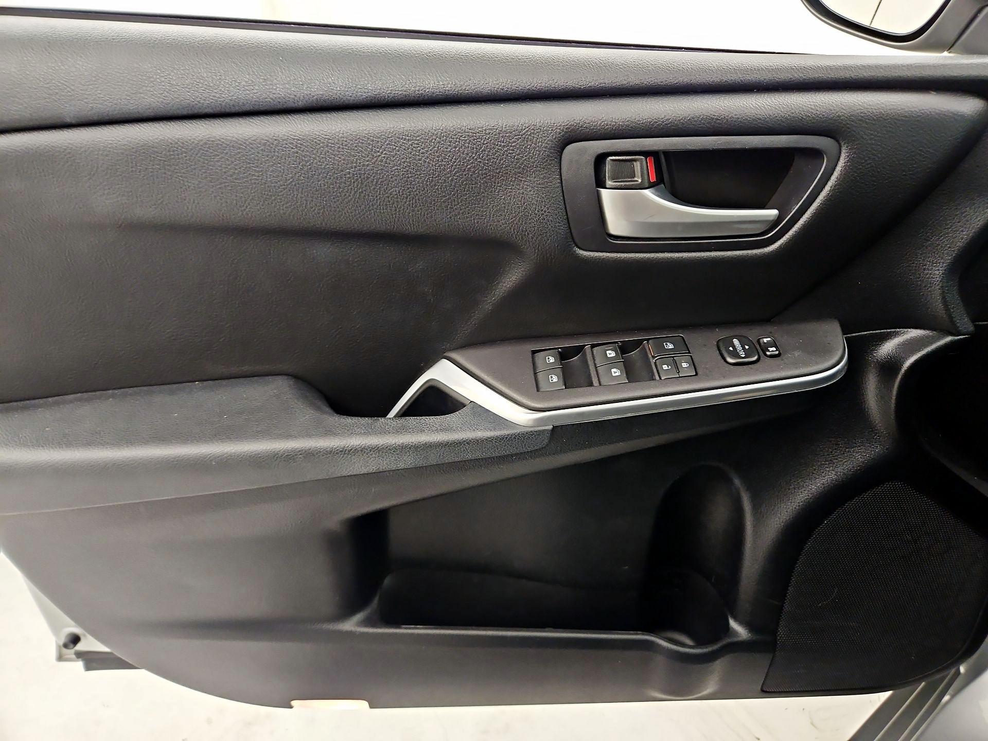 Thumbnail: 2015 Toyota Camry - 12