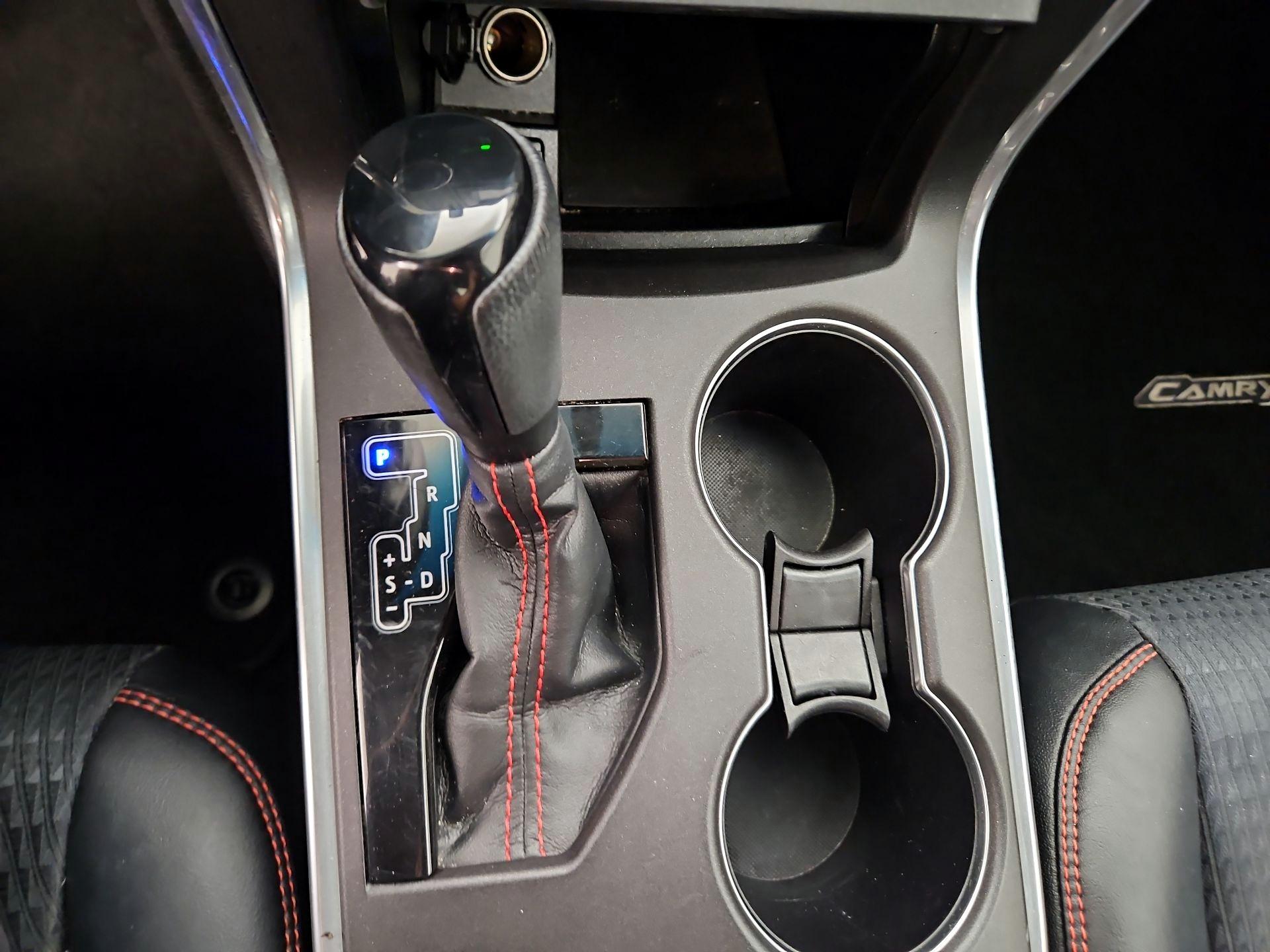 Thumbnail: 2015 Toyota Camry - 17
