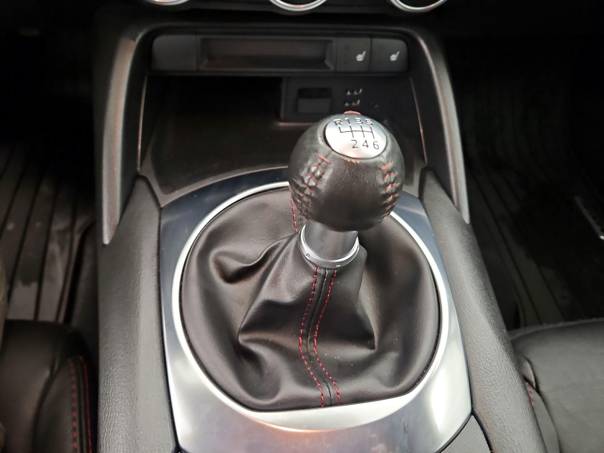Thumbnail: 2016 Mazda MX-5 Miata - 17