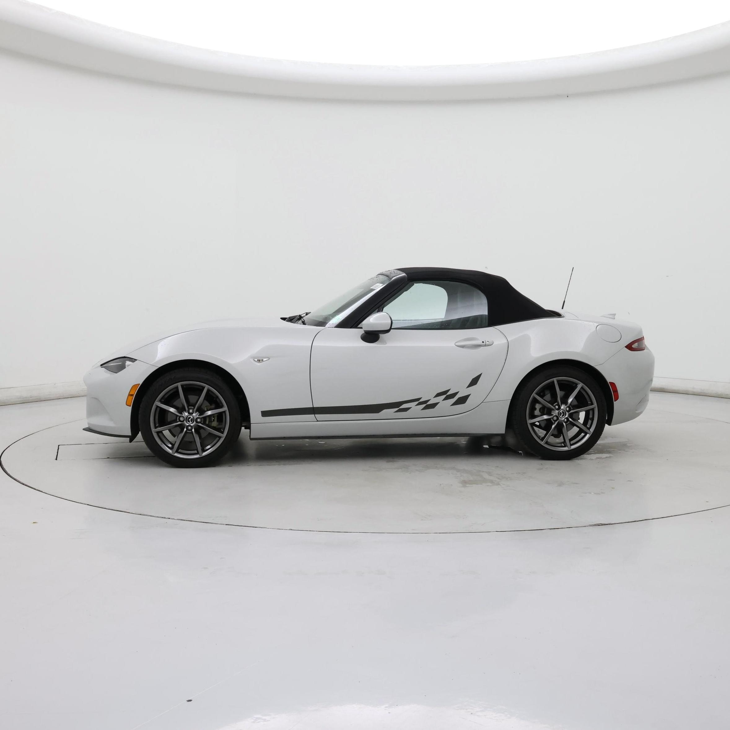 Thumbnail: 2016 Mazda MX-5 Miata - 3