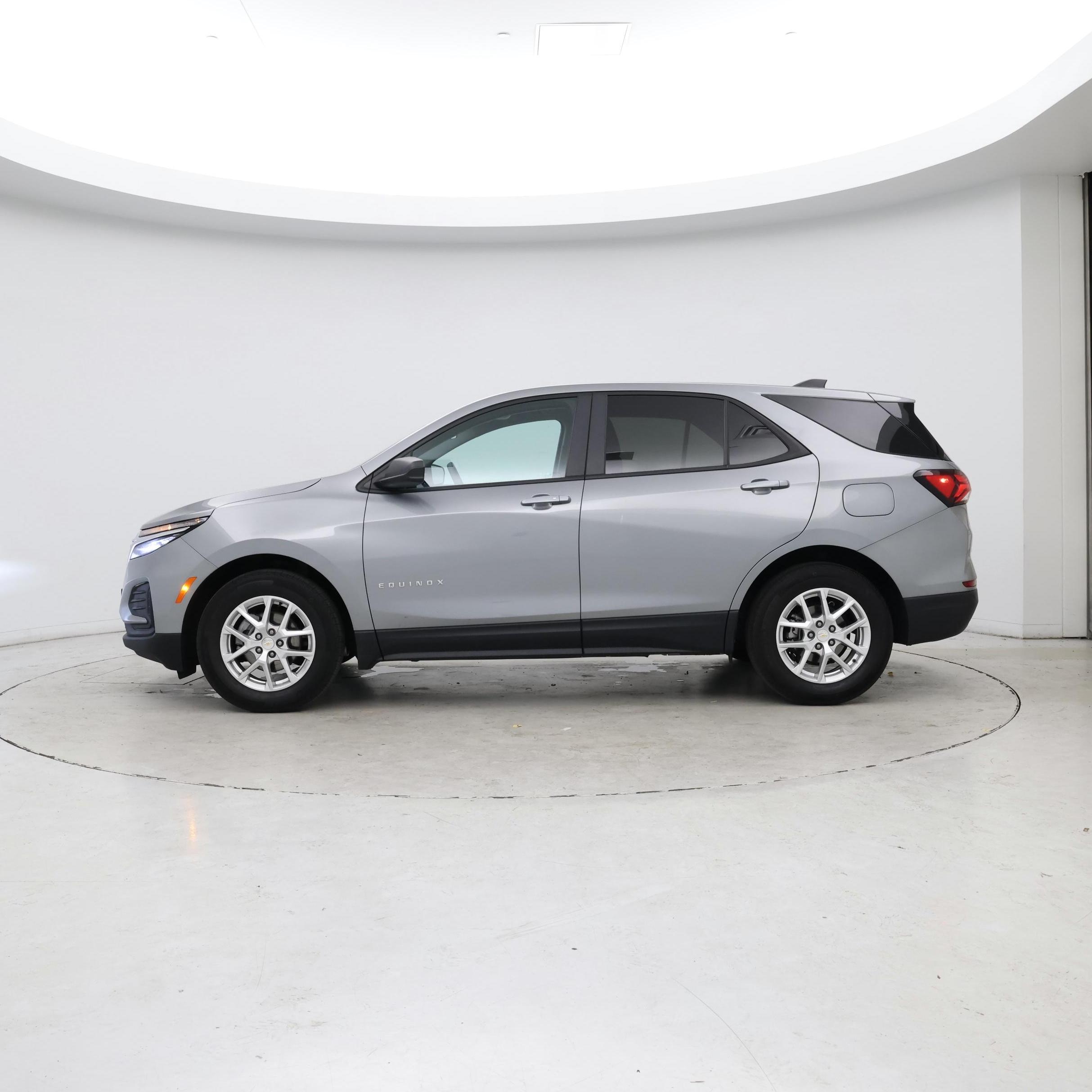 Thumbnail: 2023 Chevrolet Equinox - 3