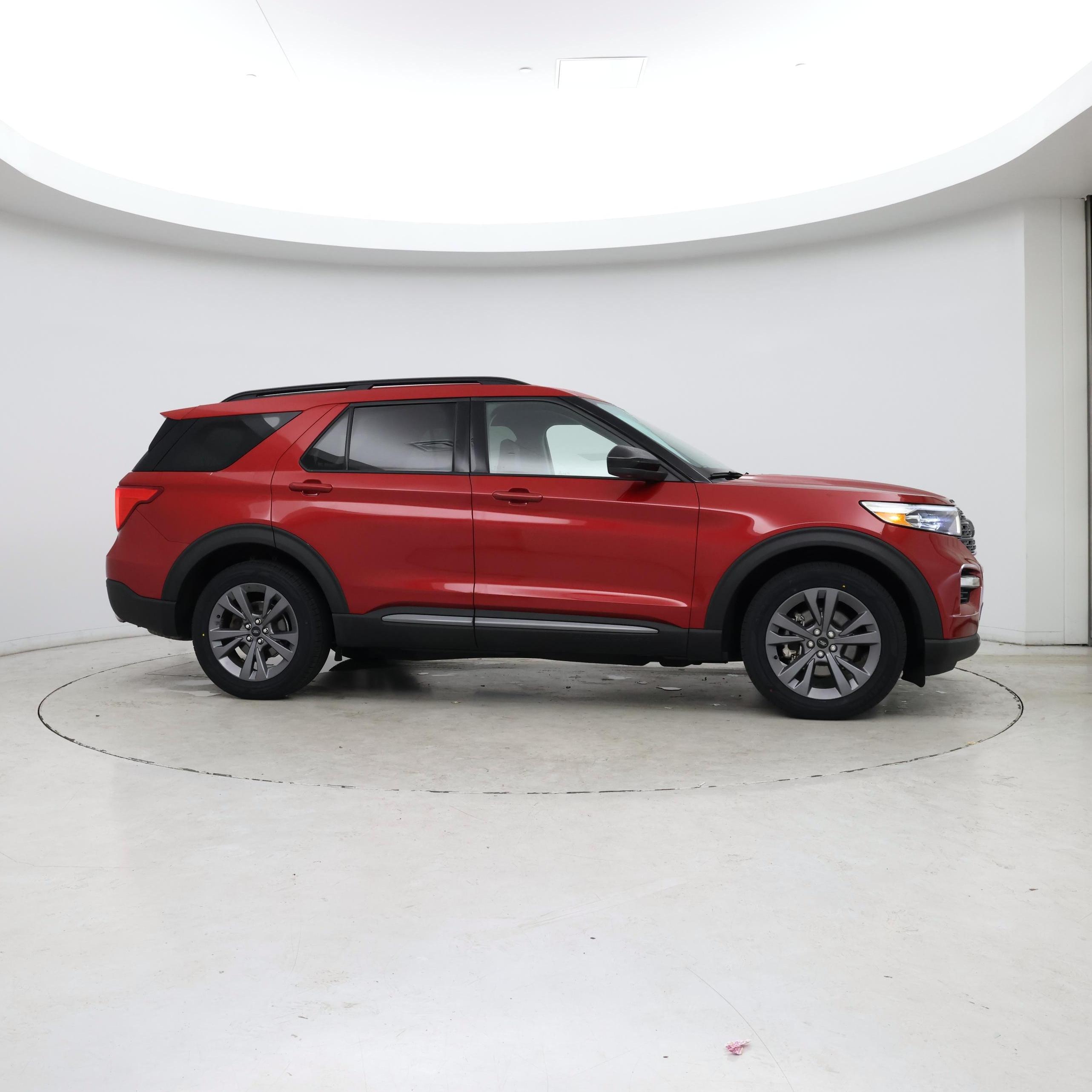 Thumbnail: 2022 Ford Explorer - 7