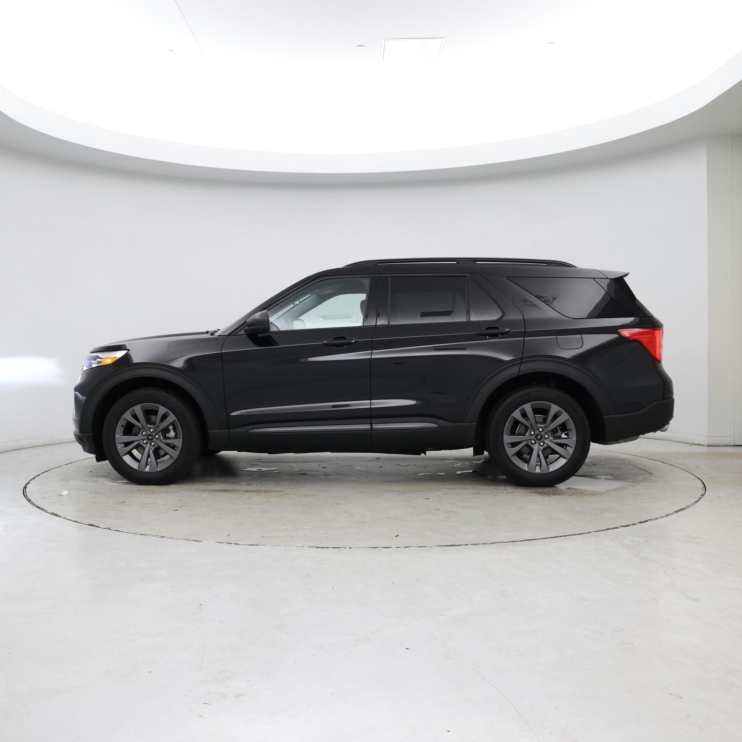 Thumbnail: 2021 Ford Explorer - 3