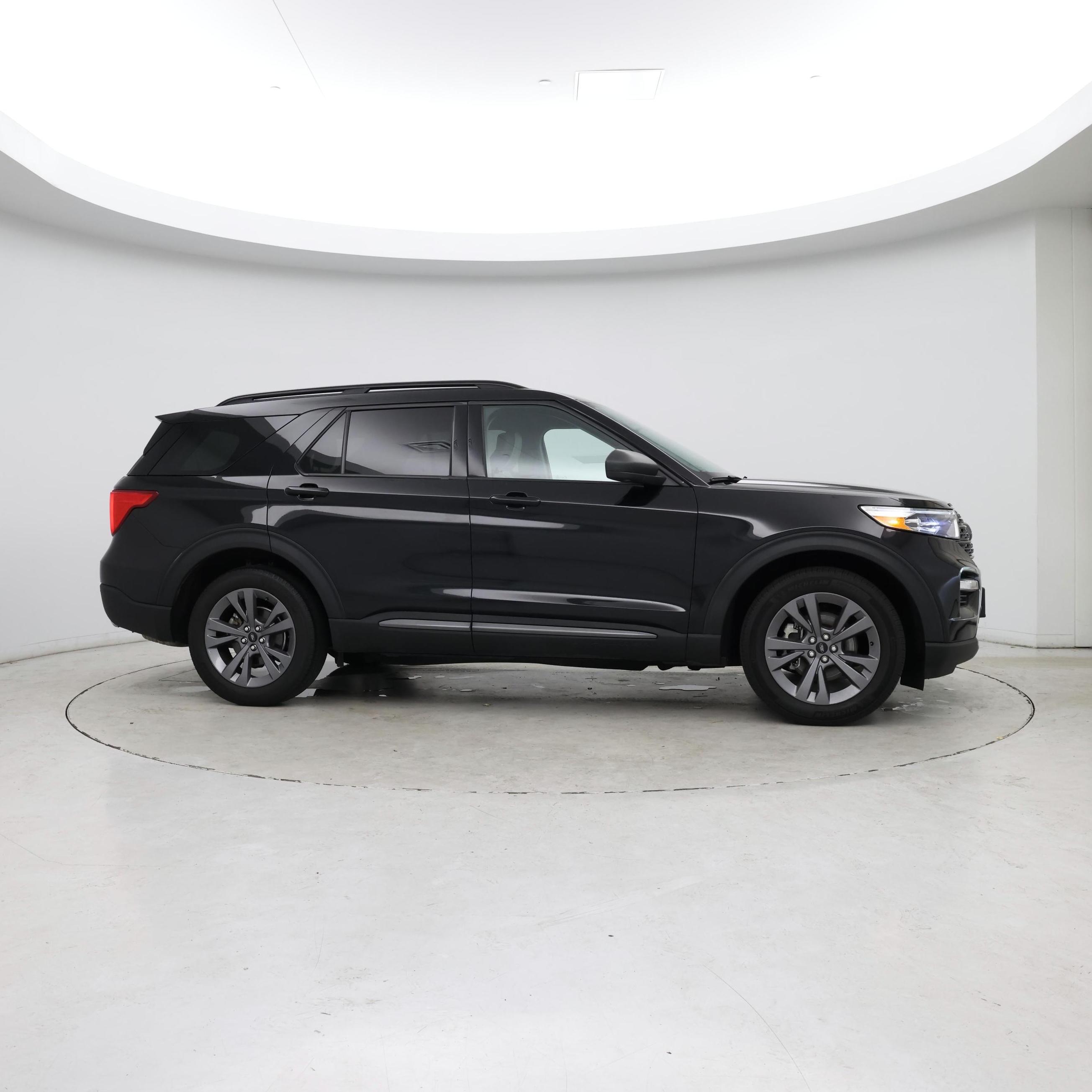 Thumbnail: 2021 Ford Explorer - 7