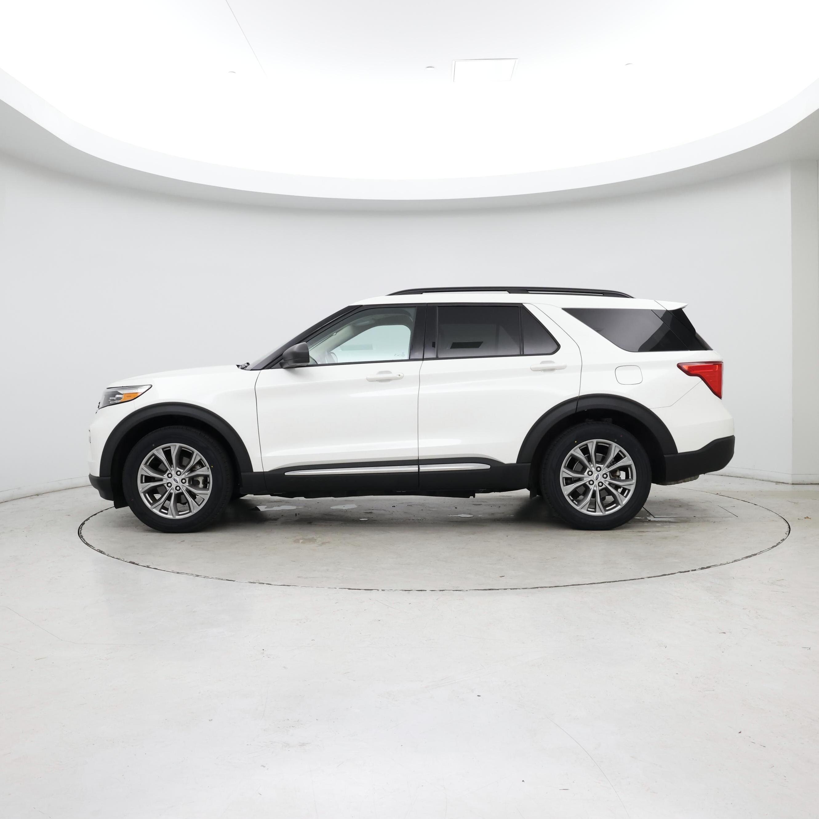 Thumbnail: 2022 Ford Explorer - 3