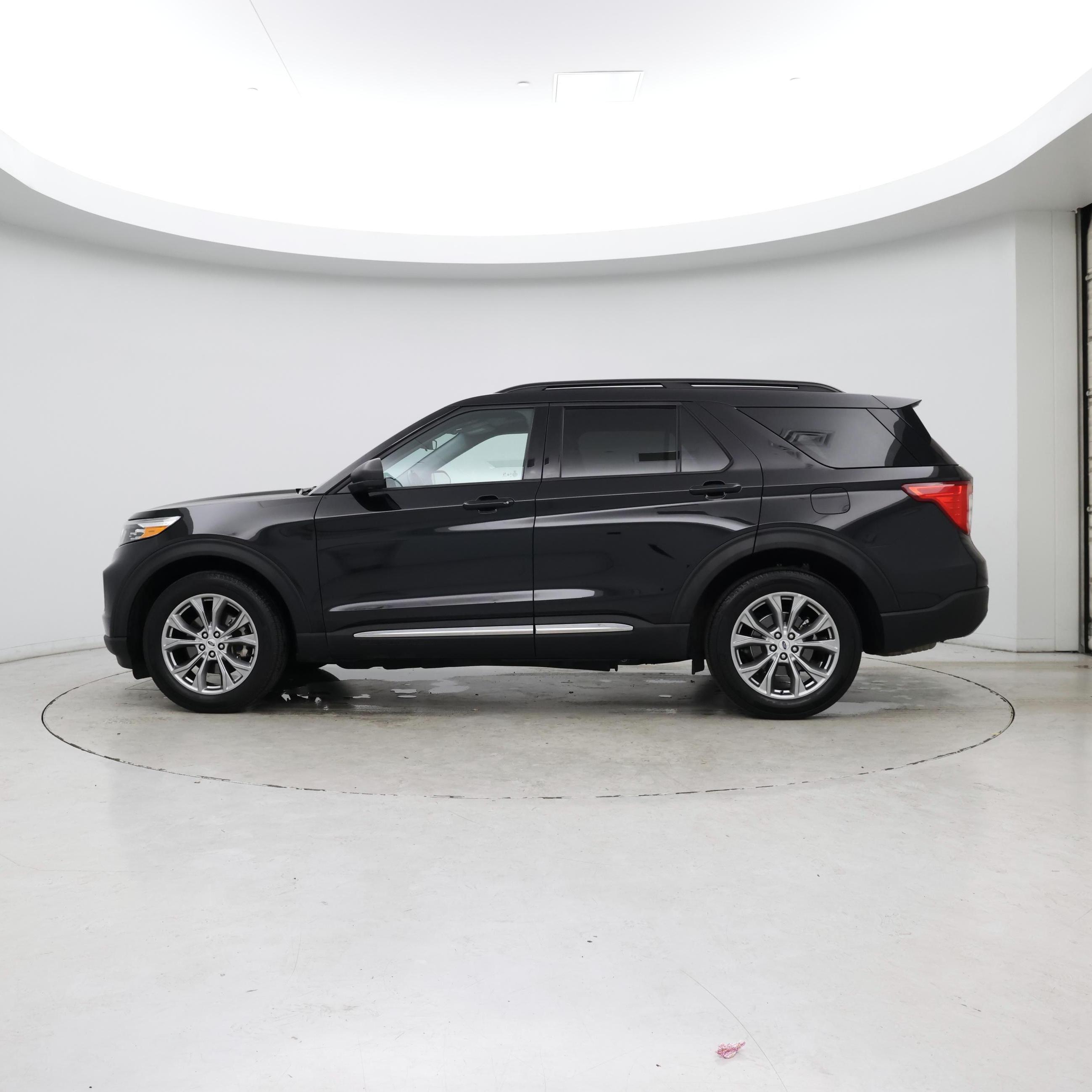 Thumbnail: 2022 Ford Explorer - 3