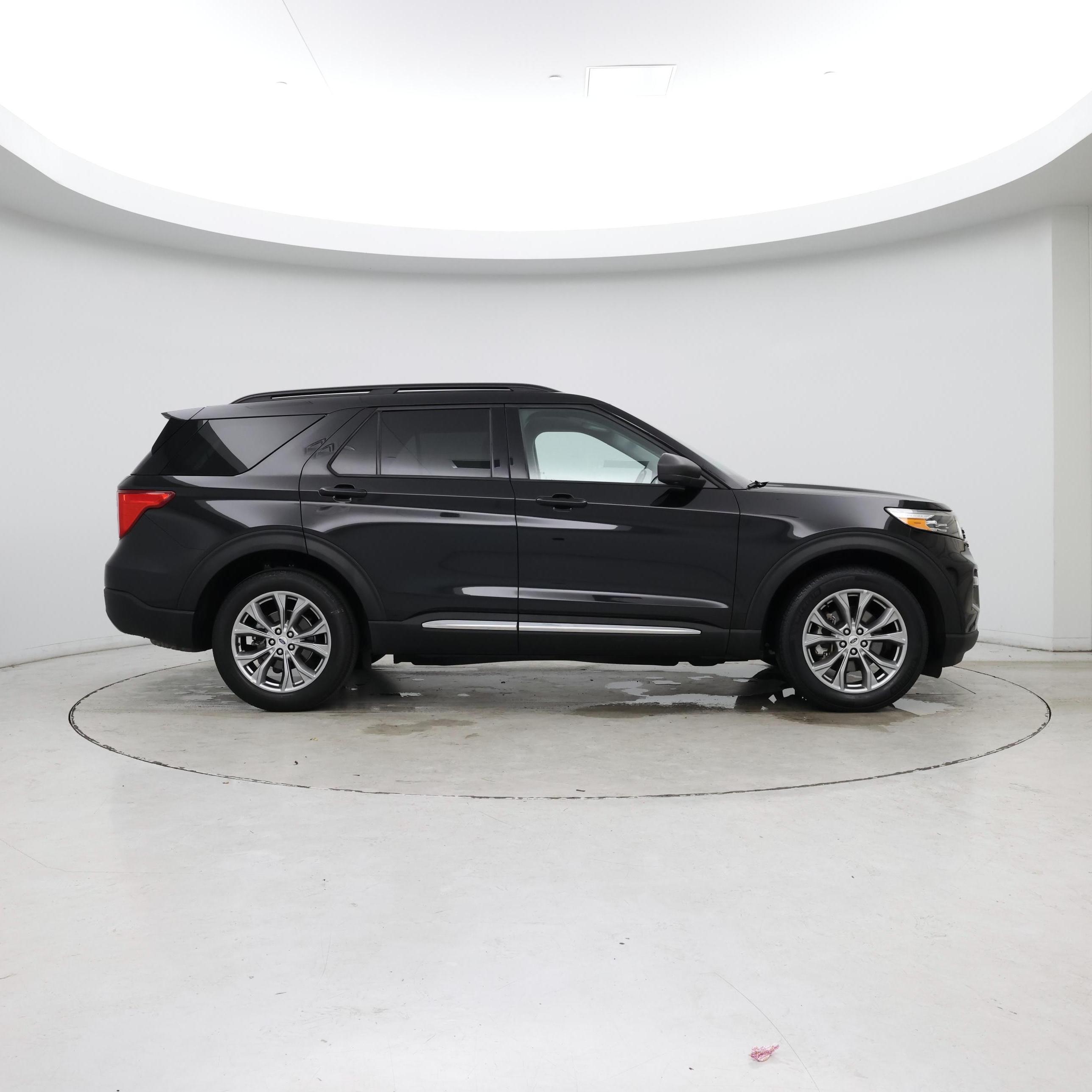 Thumbnail: 2022 Ford Explorer - 7
