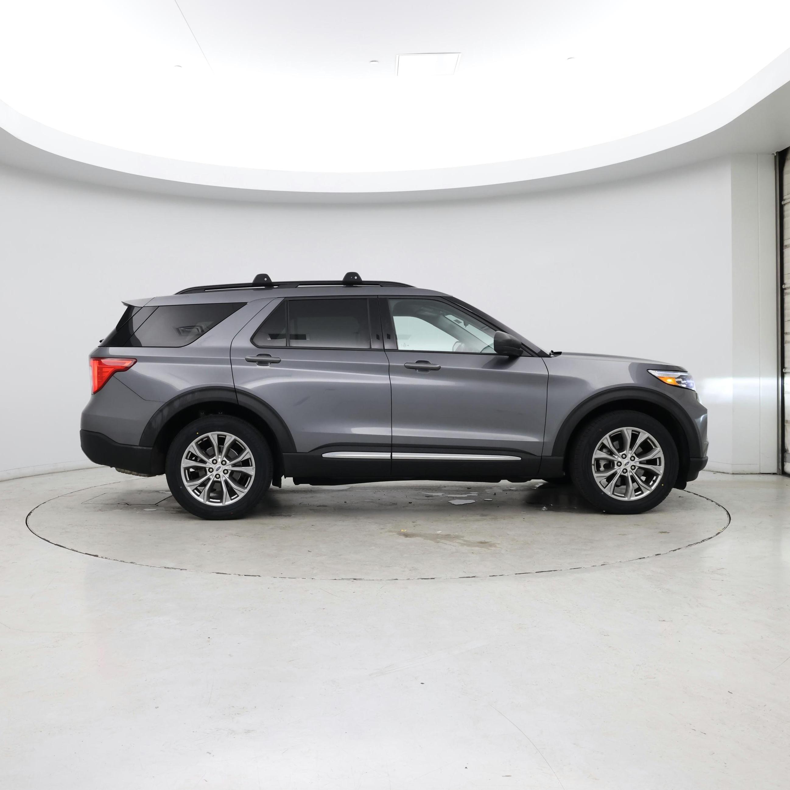 Thumbnail: 2022 Ford Explorer - 7