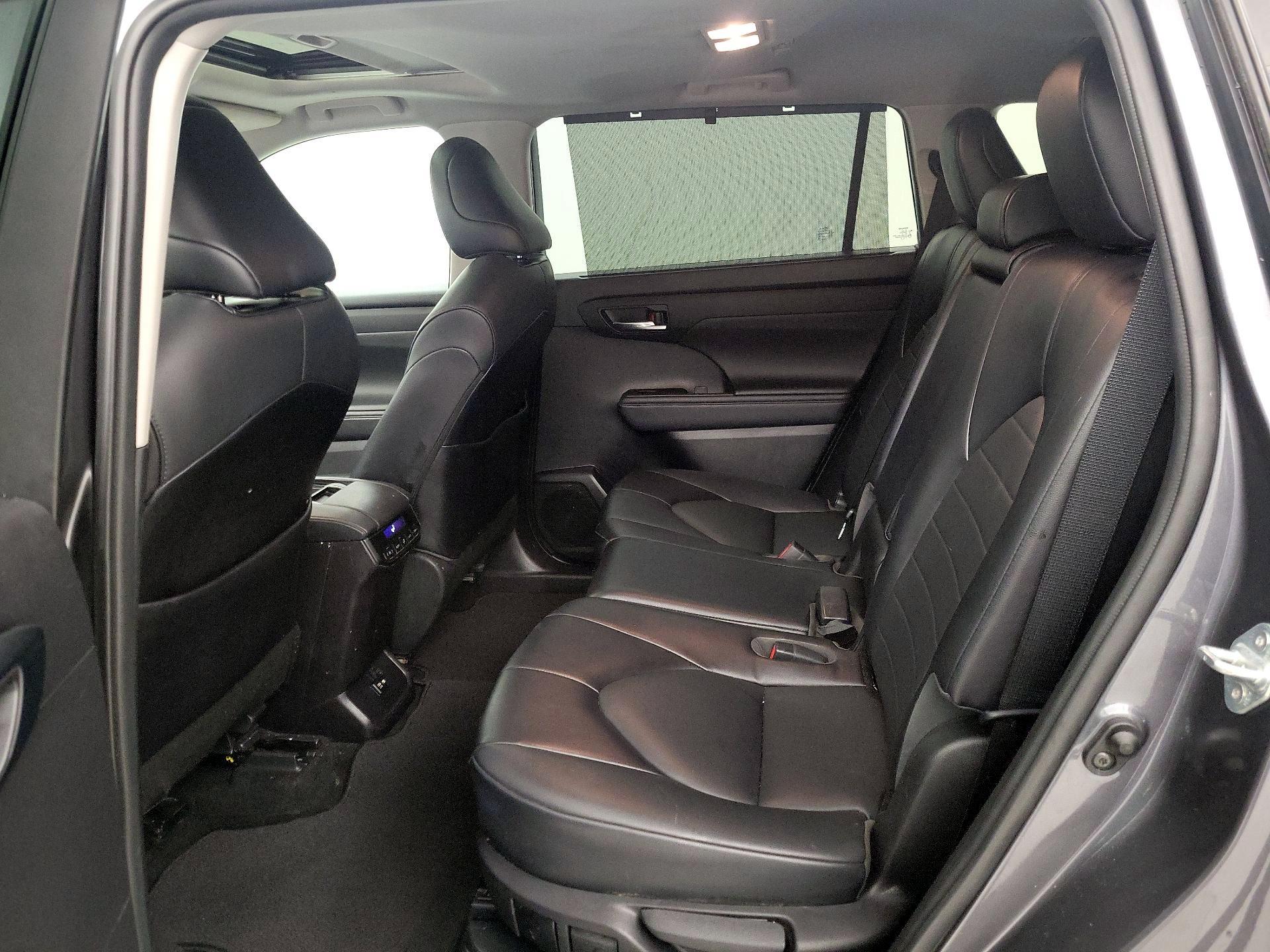 Thumbnail: 2021 Toyota Highlander - 20