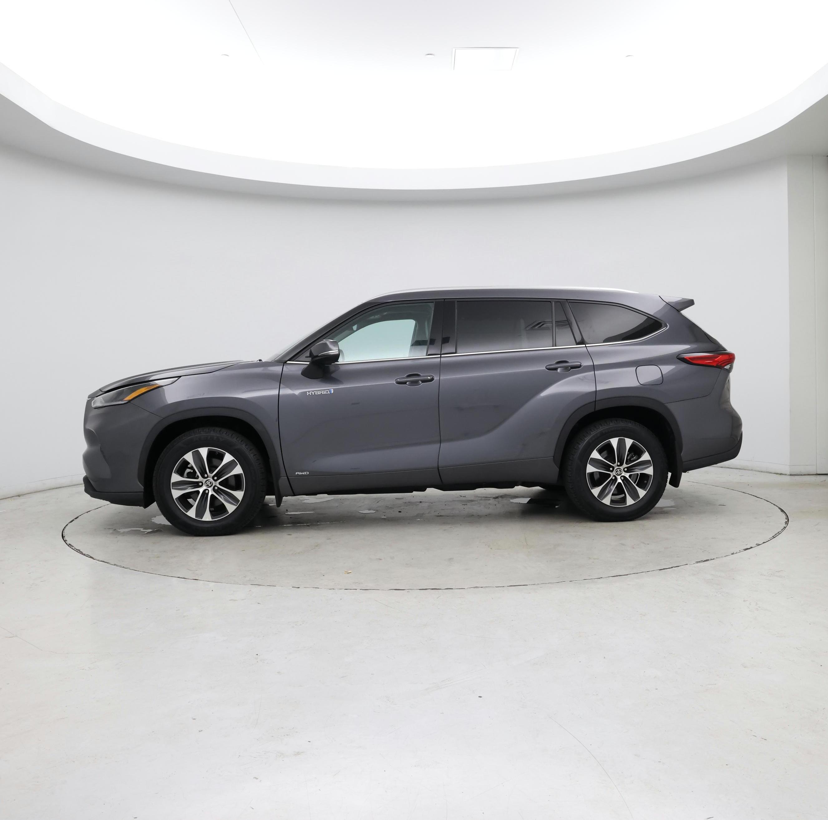 Thumbnail: 2021 Toyota Highlander - 3