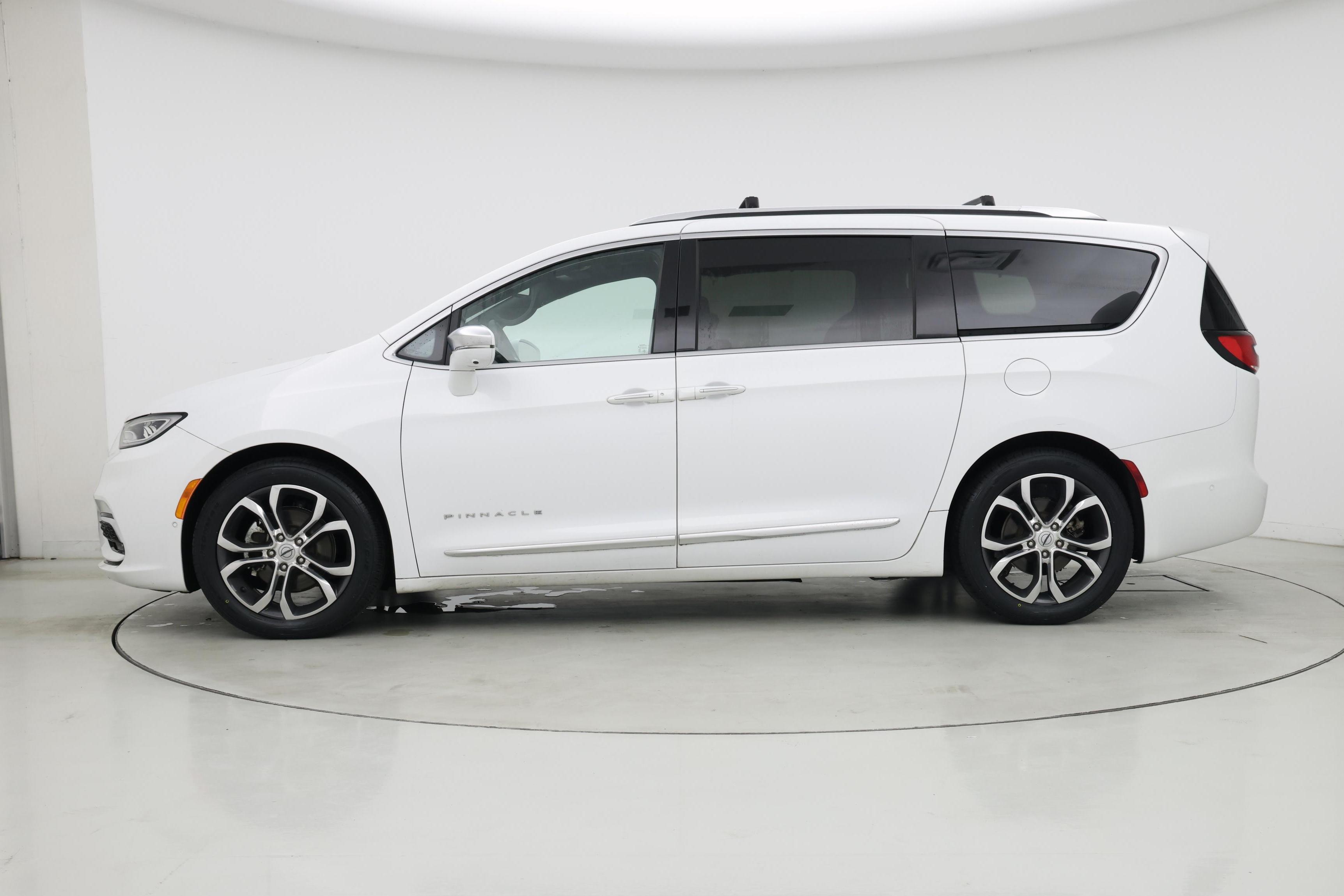 Thumbnail: 2022 Chrysler Pacifica - 3