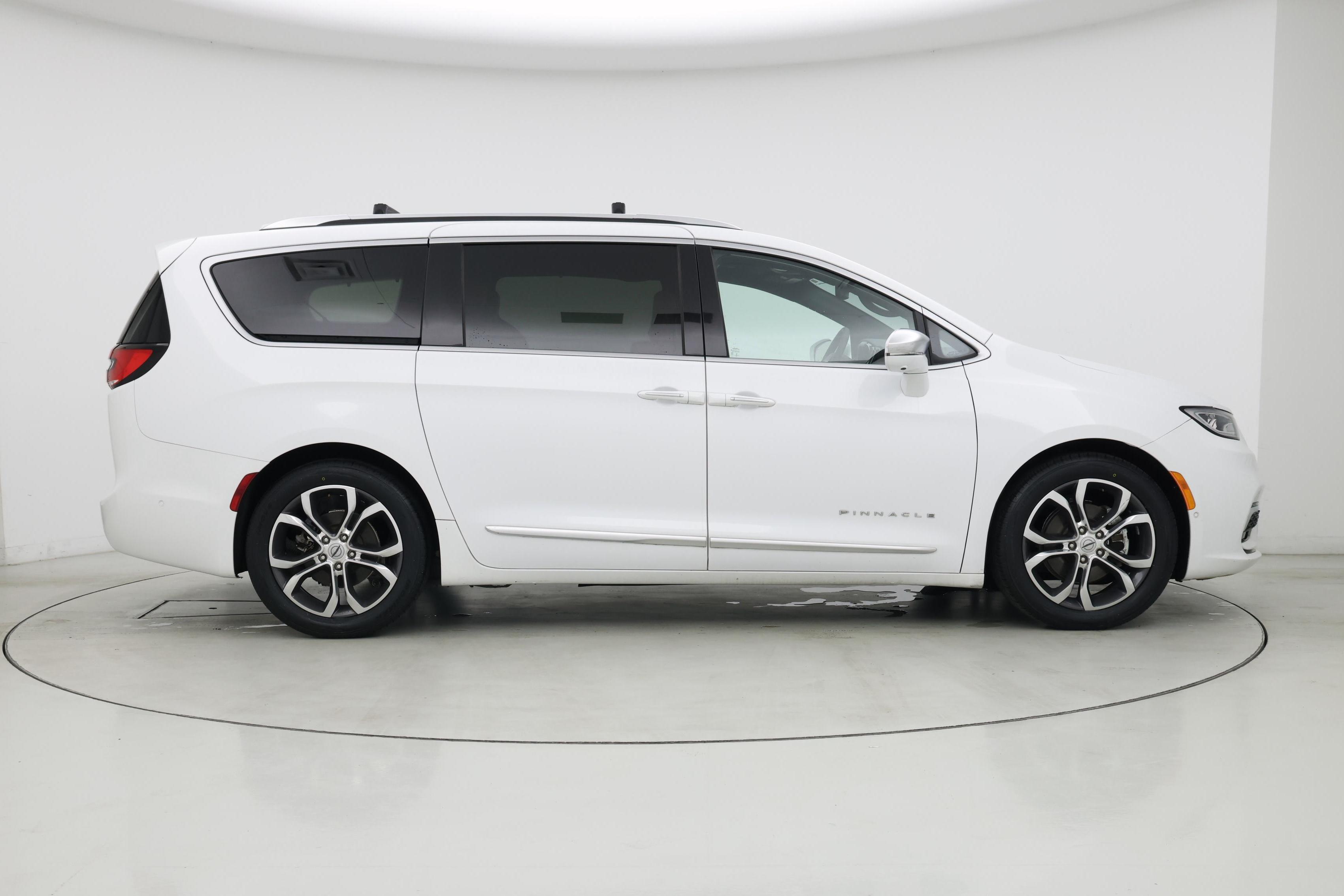 Thumbnail: 2022 Chrysler Pacifica - 7
