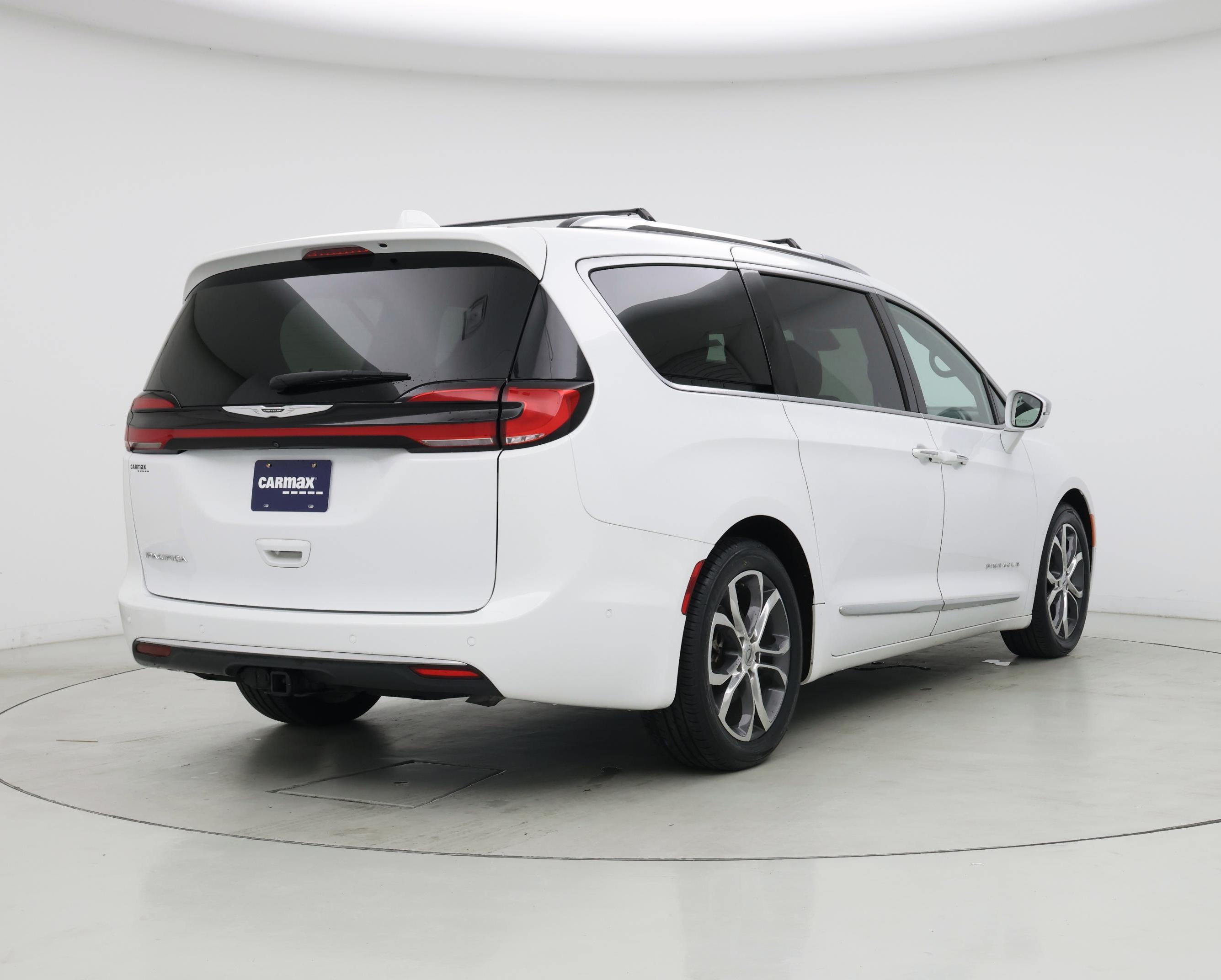 Thumbnail: 2022 Chrysler Pacifica - 8