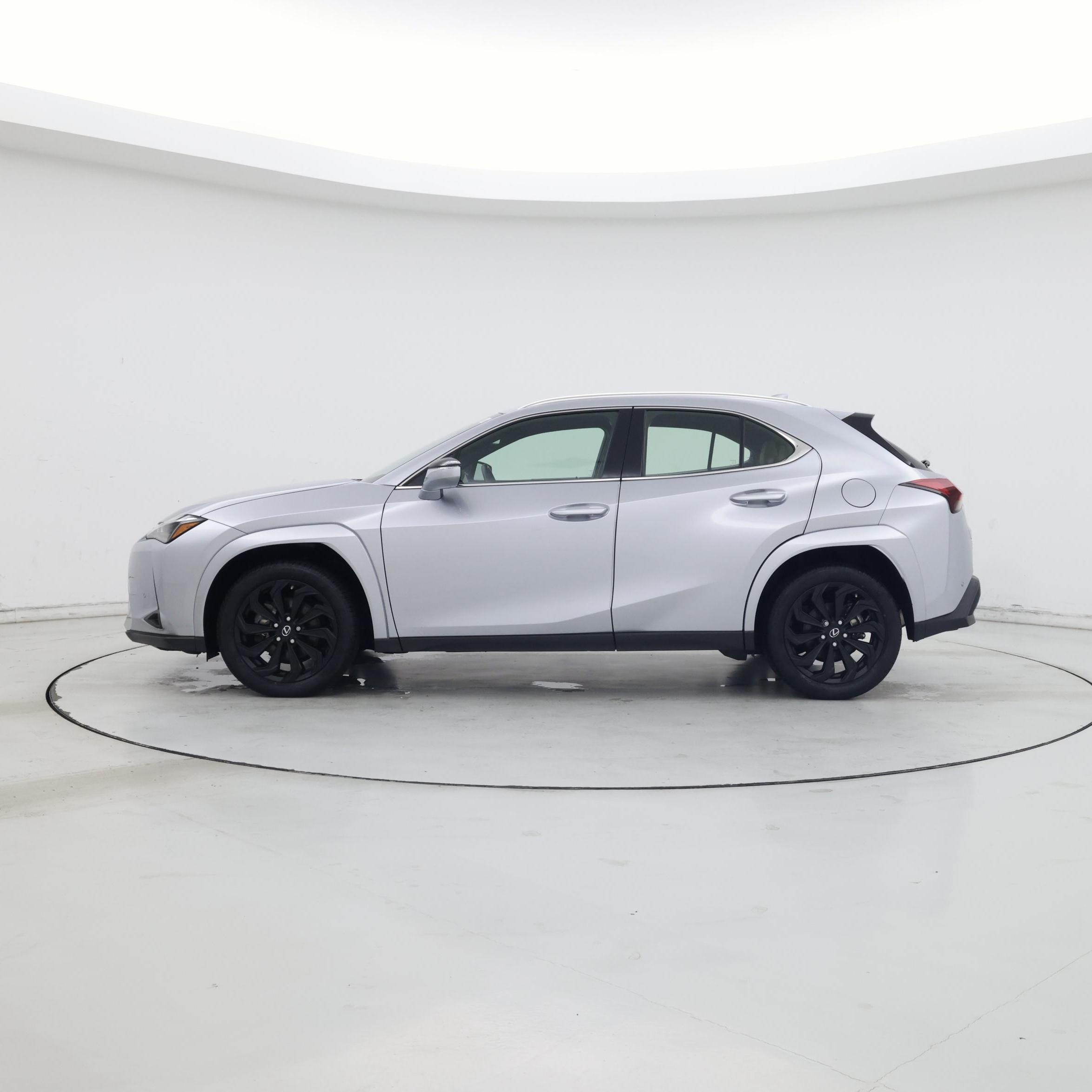 Thumbnail: 2023 Lexus UX - 3