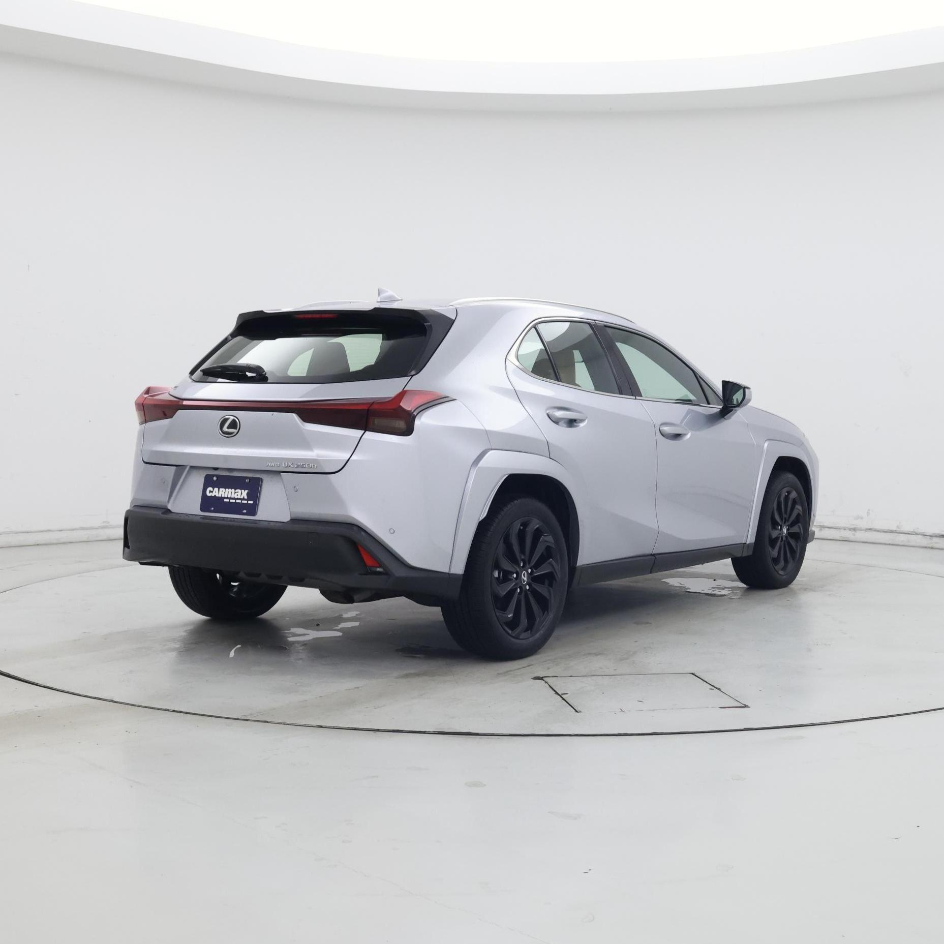 Thumbnail: 2023 Lexus UX - 8