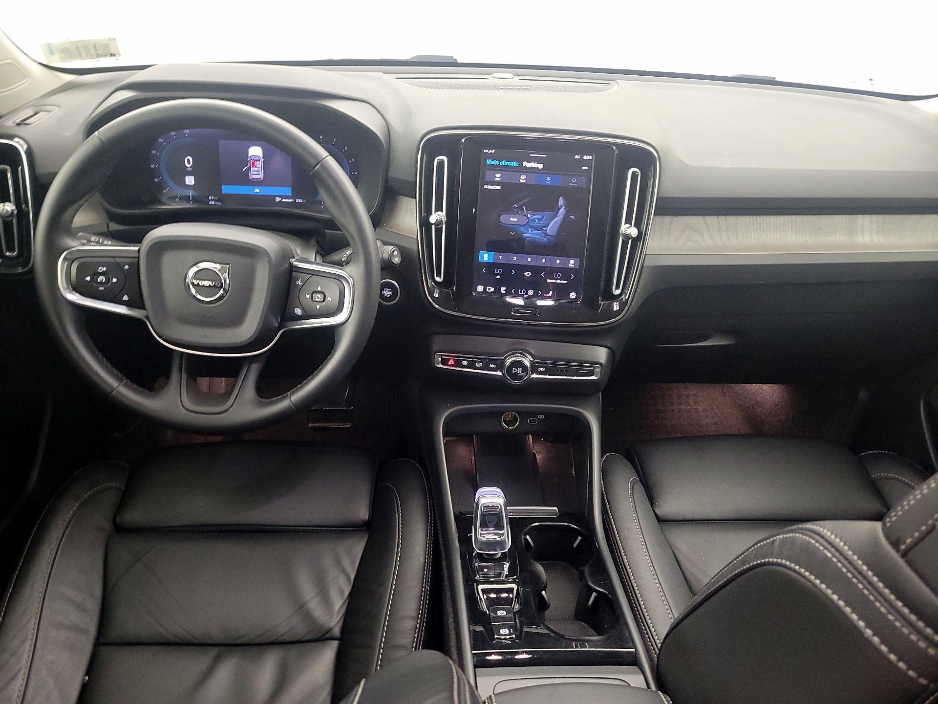 Thumbnail: 2023 Volvo XC40 - 9