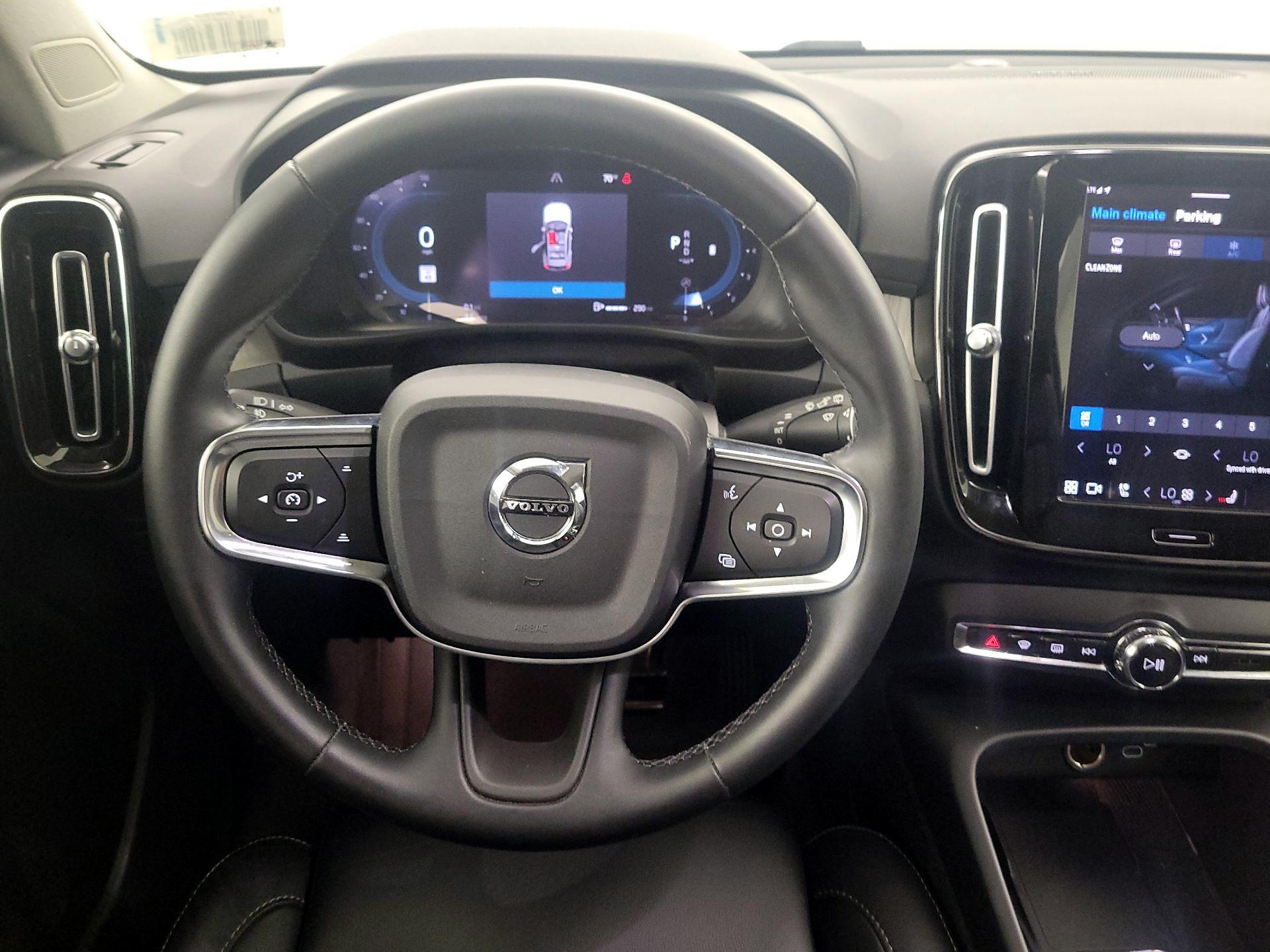 Thumbnail: 2023 Volvo XC40 - 10