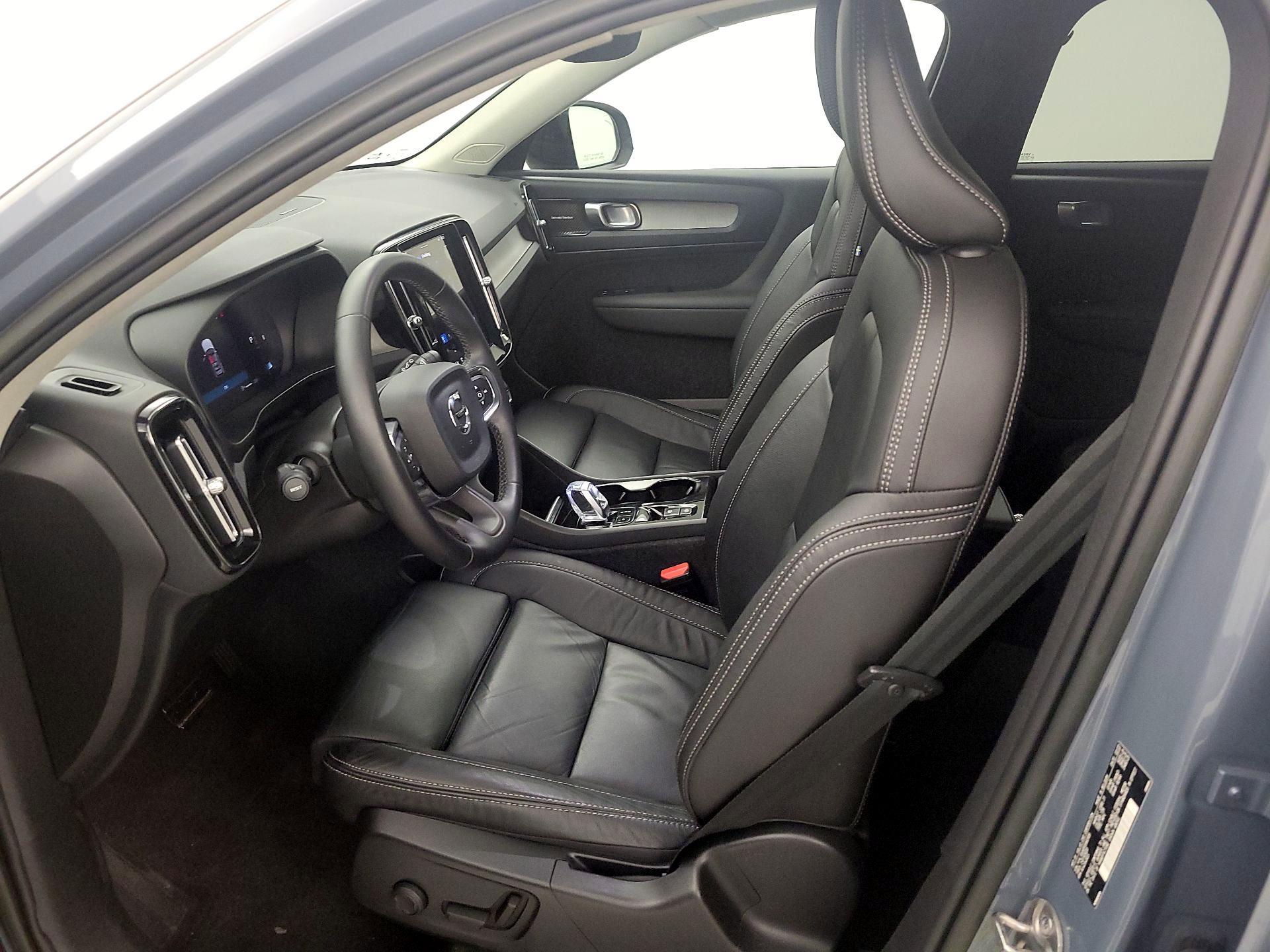 Thumbnail: 2023 Volvo XC40 - 11