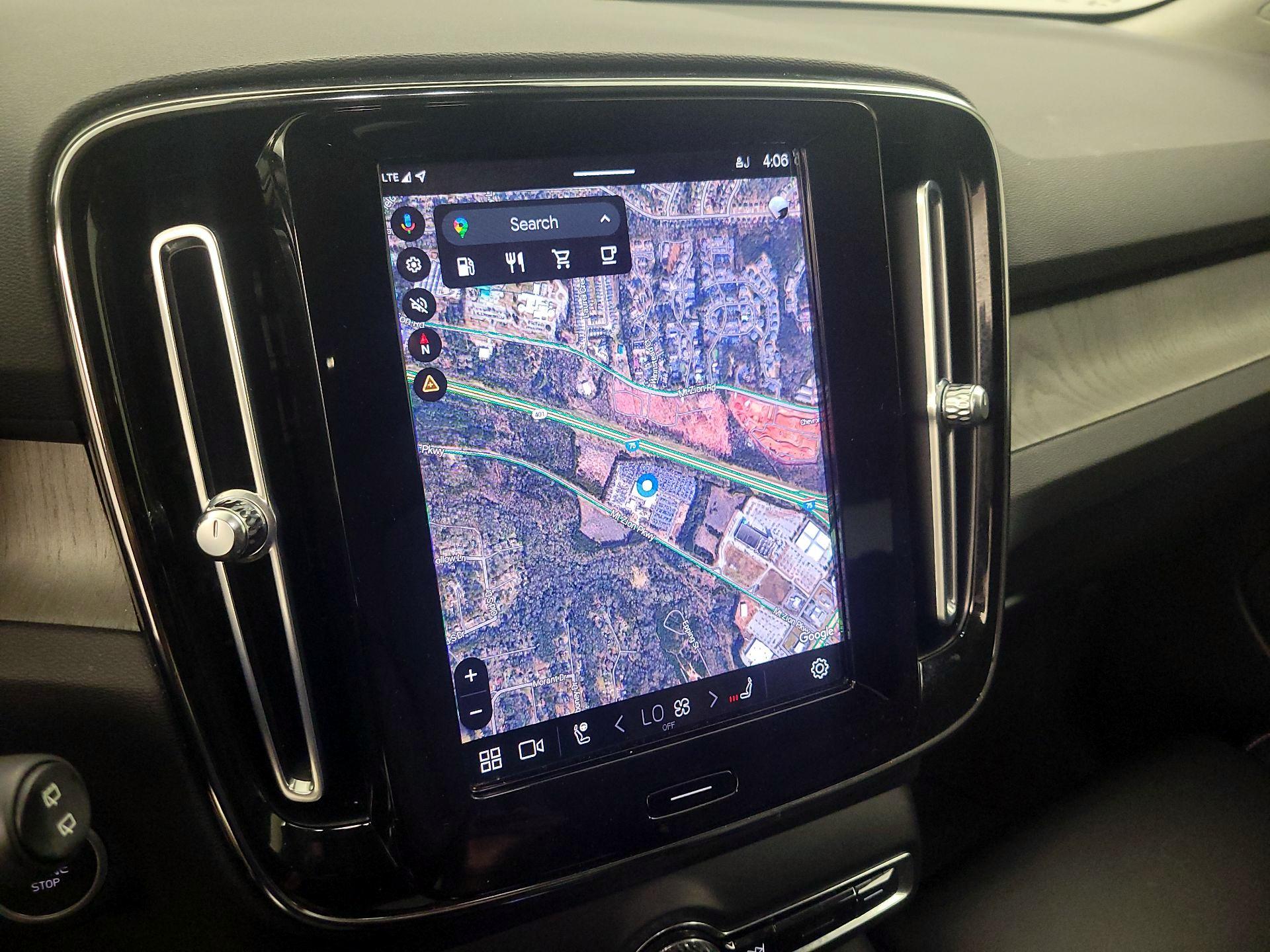 Thumbnail: 2023 Volvo XC40 - 14