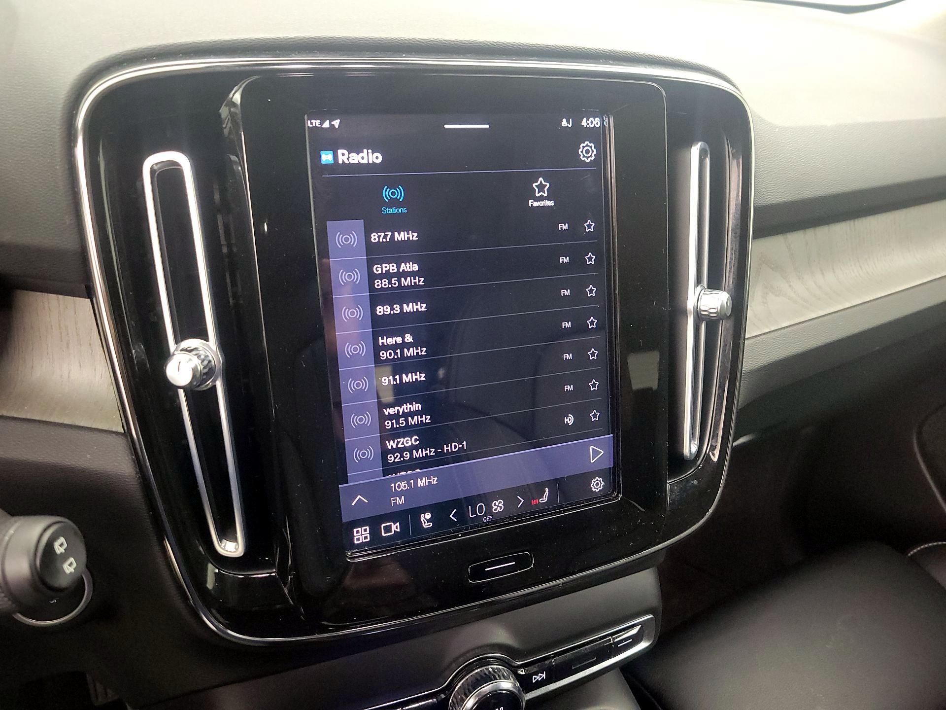 Thumbnail: 2023 Volvo XC40 - 16