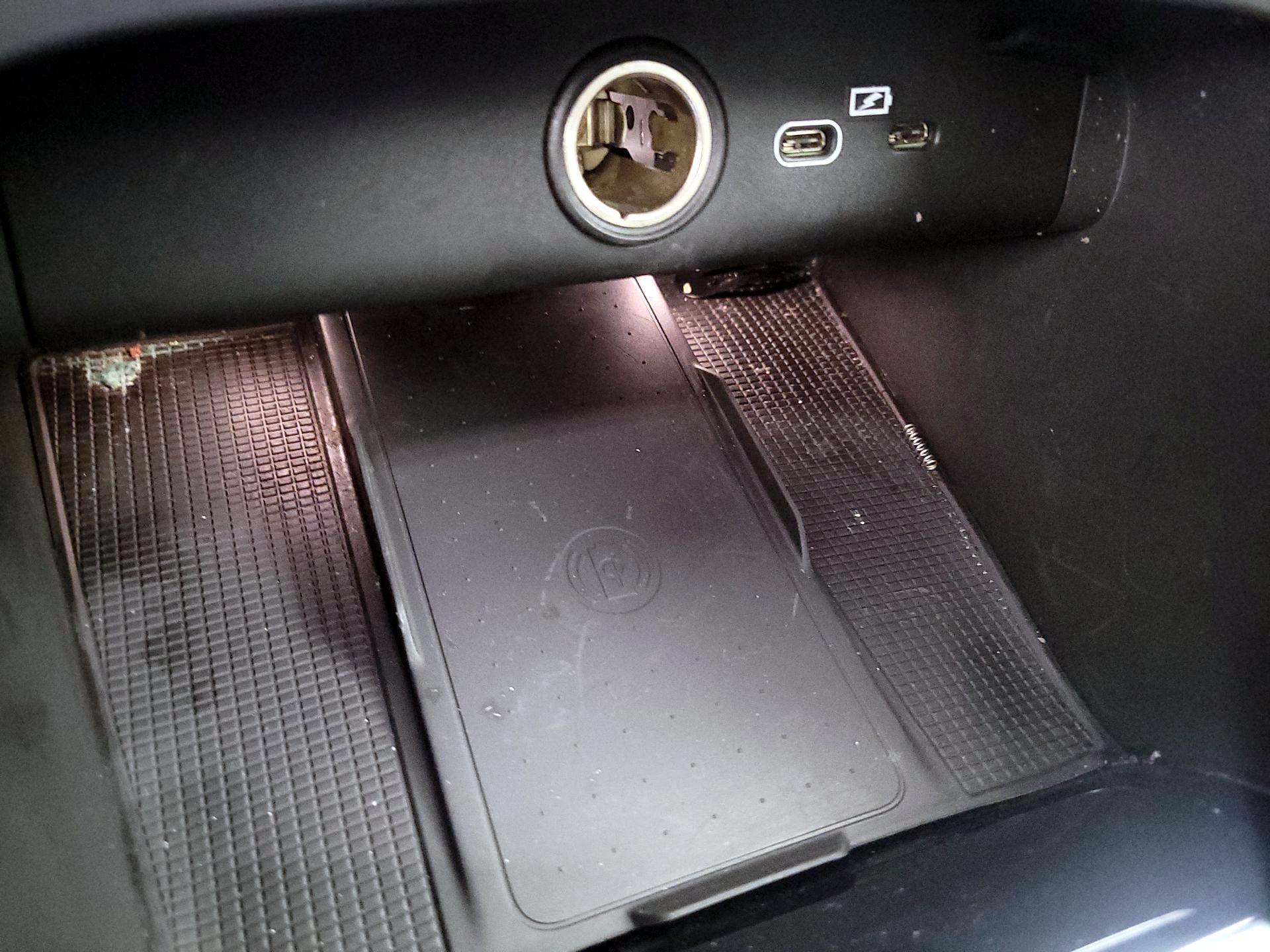 Thumbnail: 2023 Volvo XC40 - 19