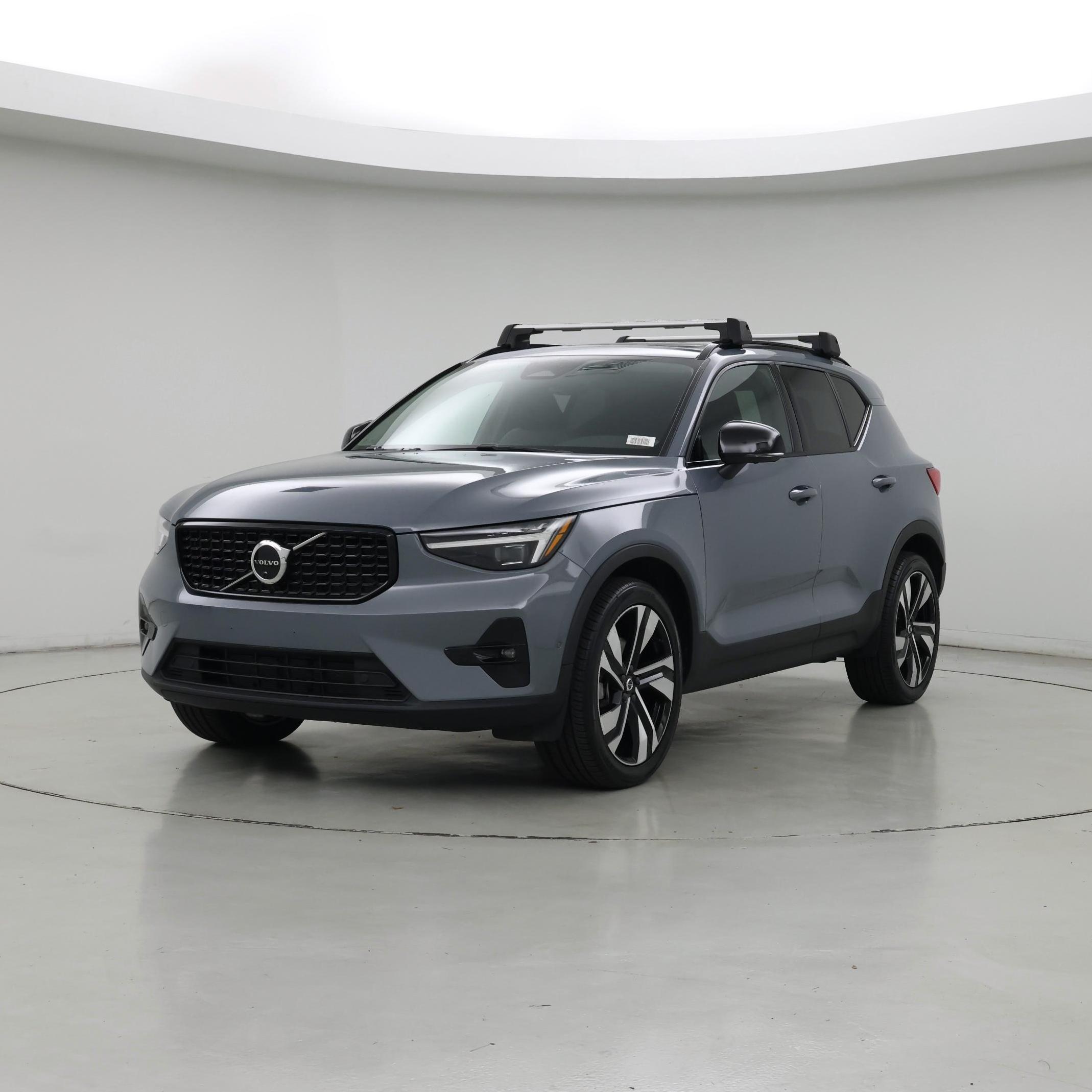 Thumbnail: 2023 Volvo XC40 - 4