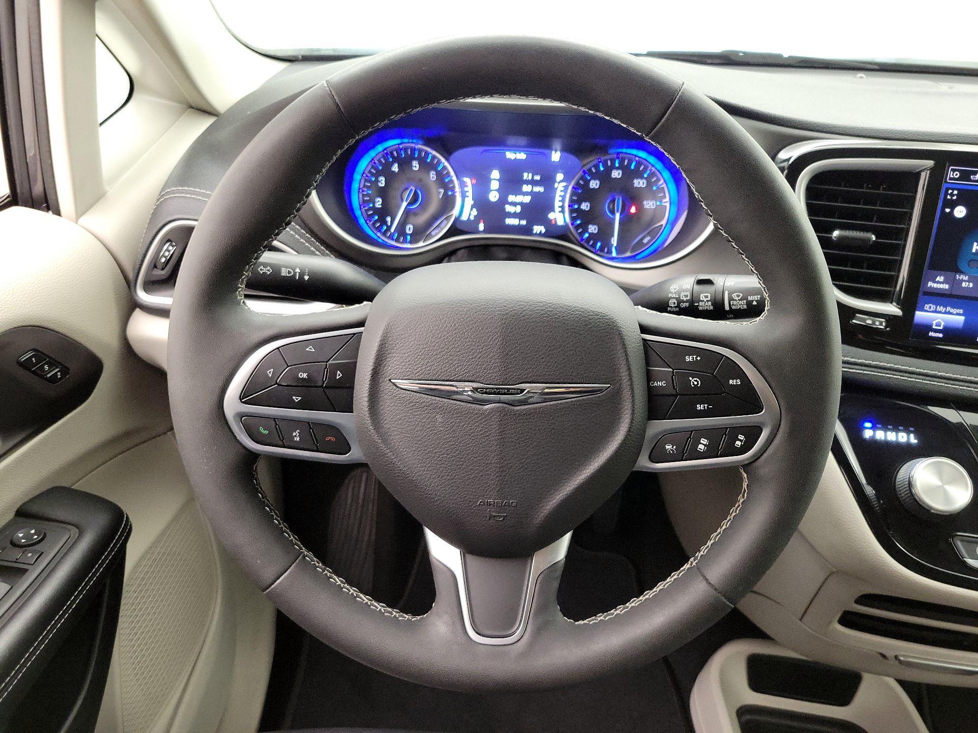 Thumbnail: 2022 Chrysler Pacifica - 10