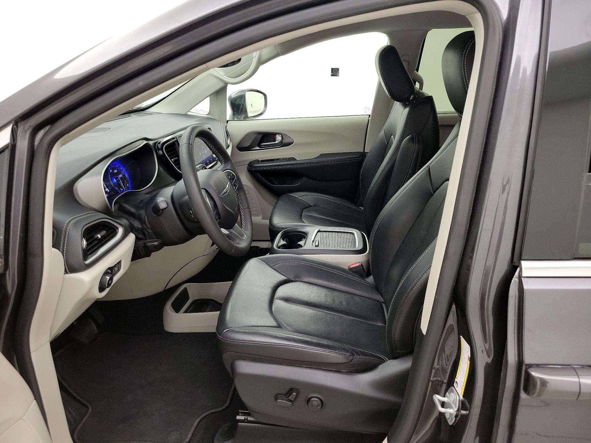 Thumbnail: 2022 Chrysler Pacifica - 11