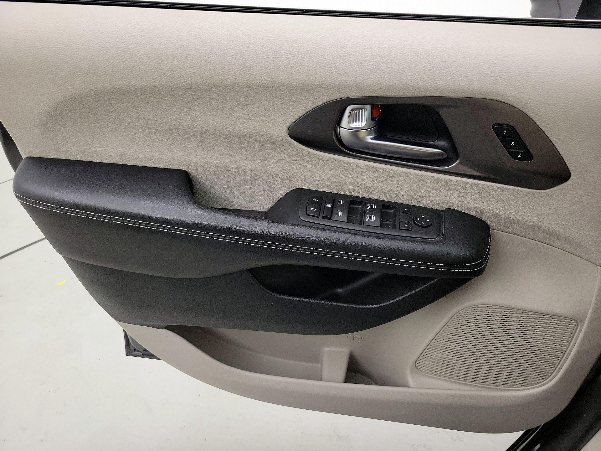 Thumbnail: 2022 Chrysler Pacifica - 12