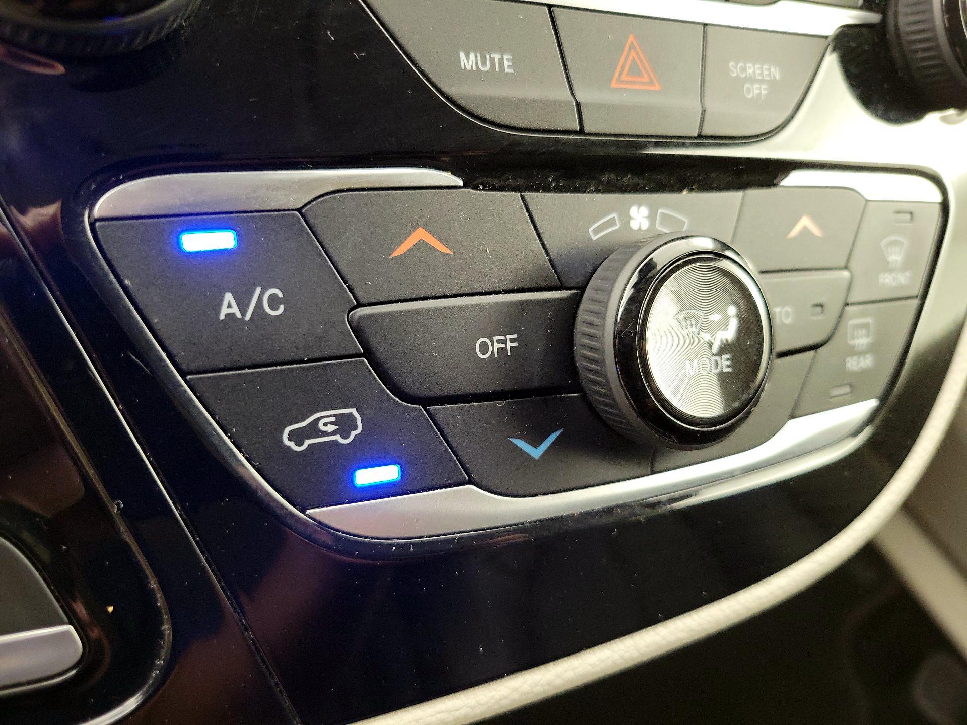 Thumbnail: 2022 Chrysler Pacifica - 16