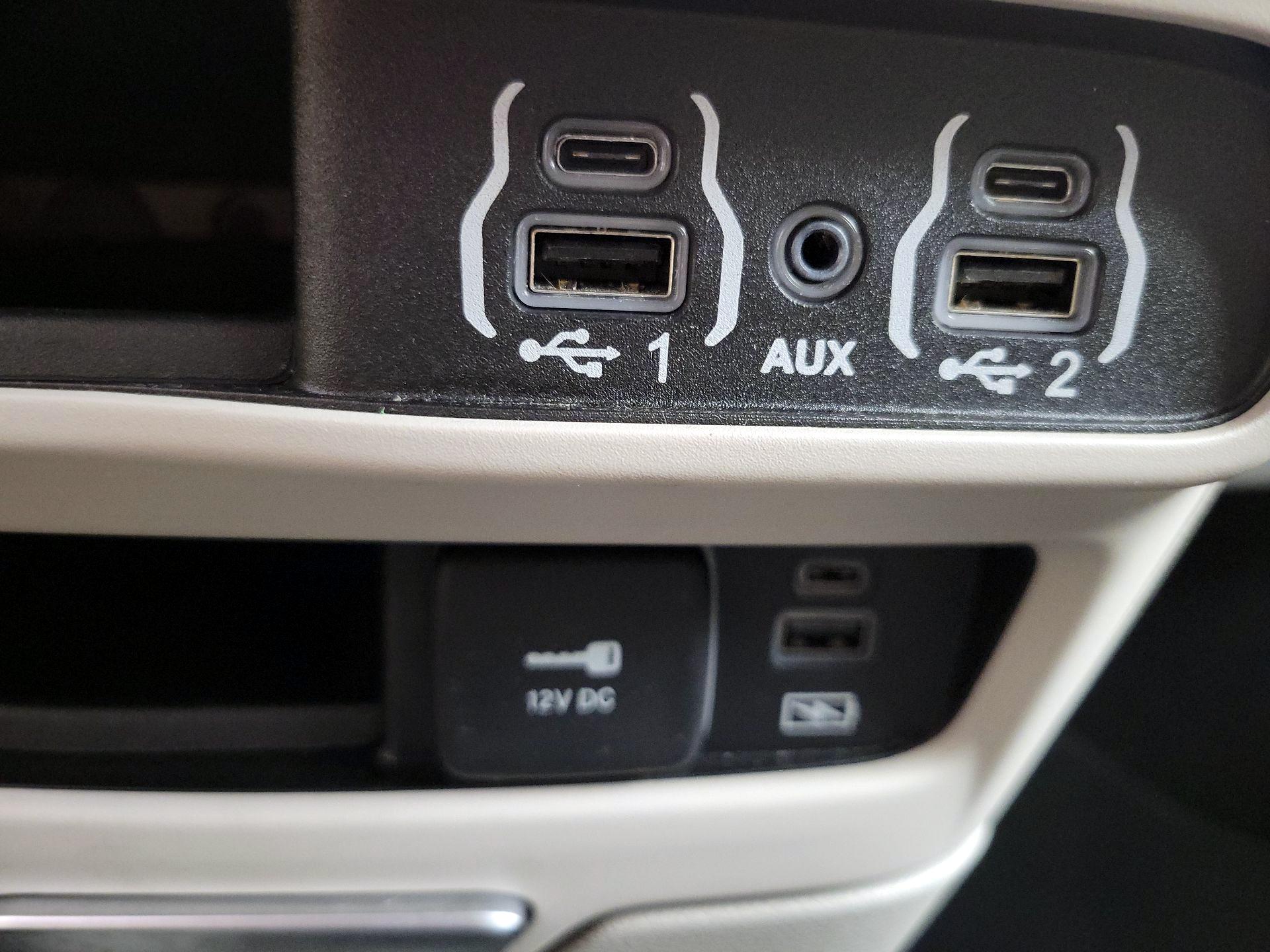 Thumbnail: 2022 Chrysler Pacifica - 18