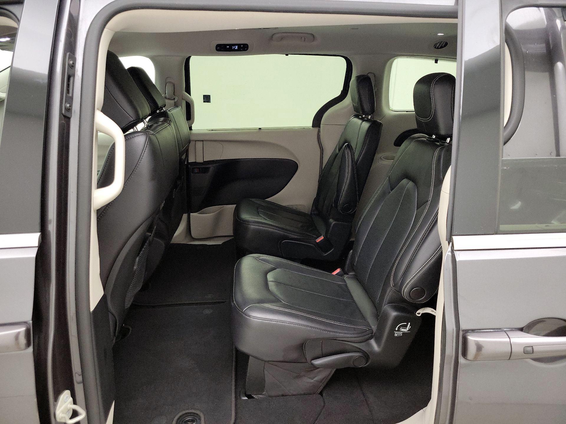 Thumbnail: 2022 Chrysler Pacifica - 19