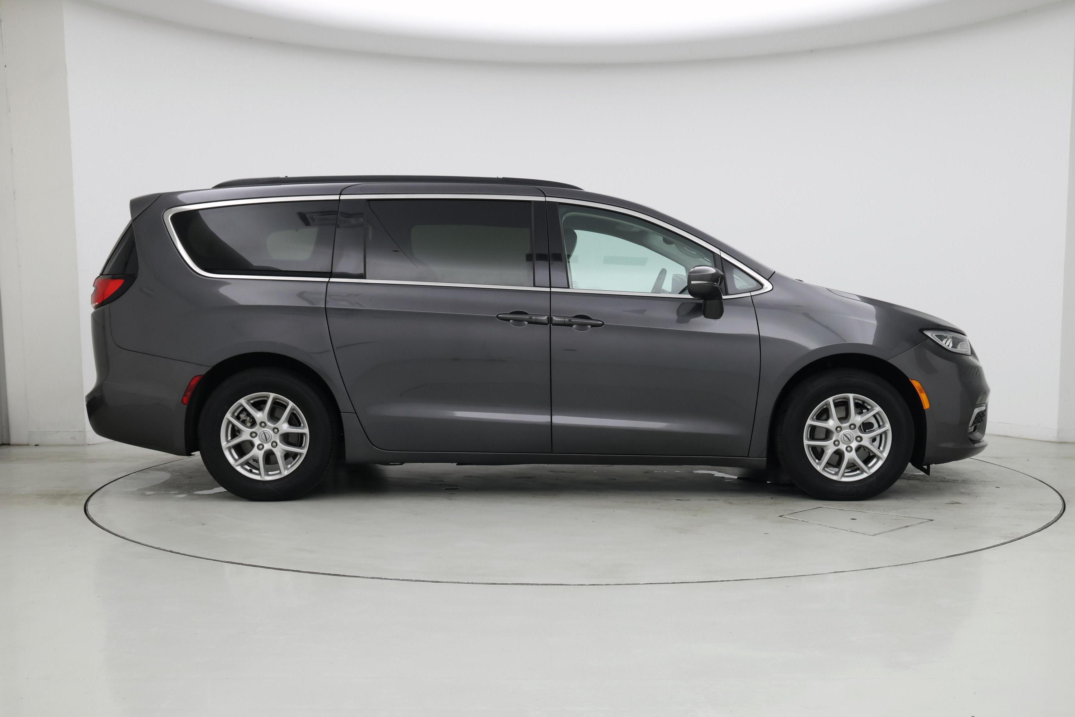 Thumbnail: 2022 Chrysler Pacifica - 7