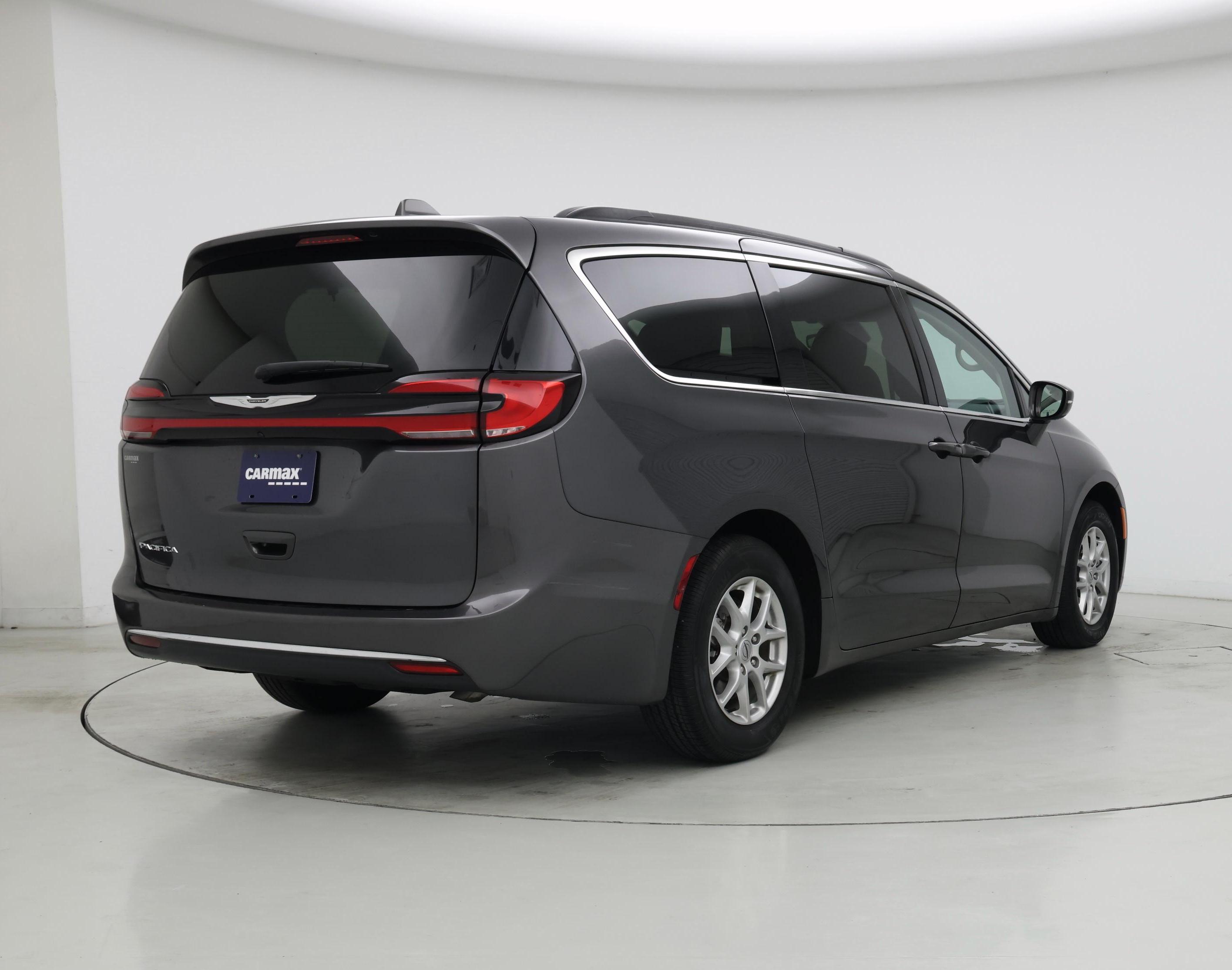 Thumbnail: 2022 Chrysler Pacifica - 8