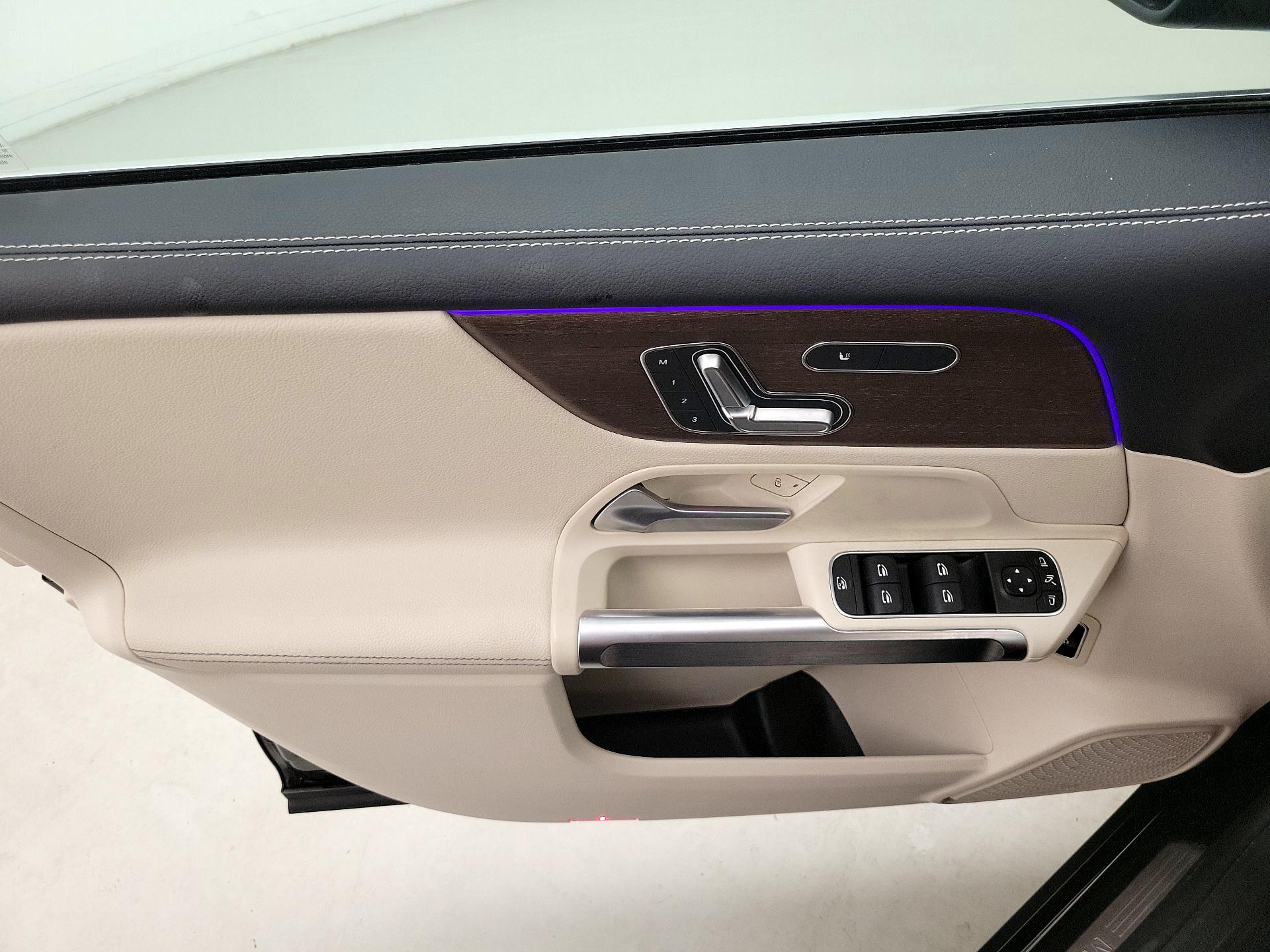 Thumbnail: 2022 Mercedes-Benz GLB - 12