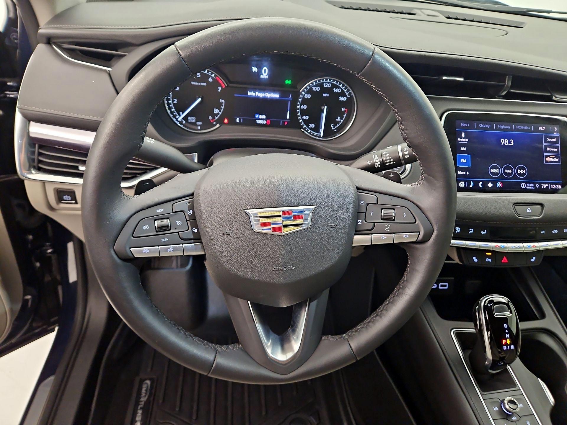 Thumbnail: 2022 Cadillac XT4 - 10
