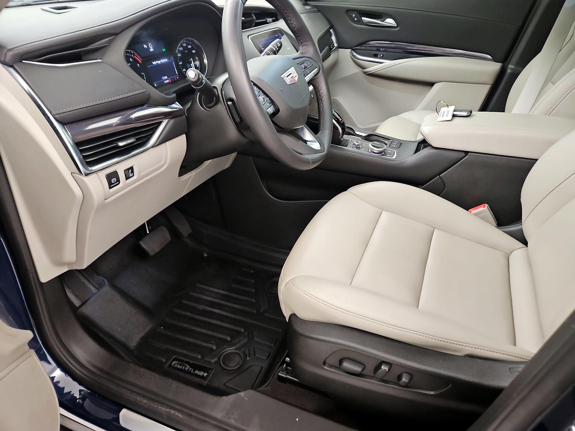 Thumbnail: 2022 Cadillac XT4 - 11