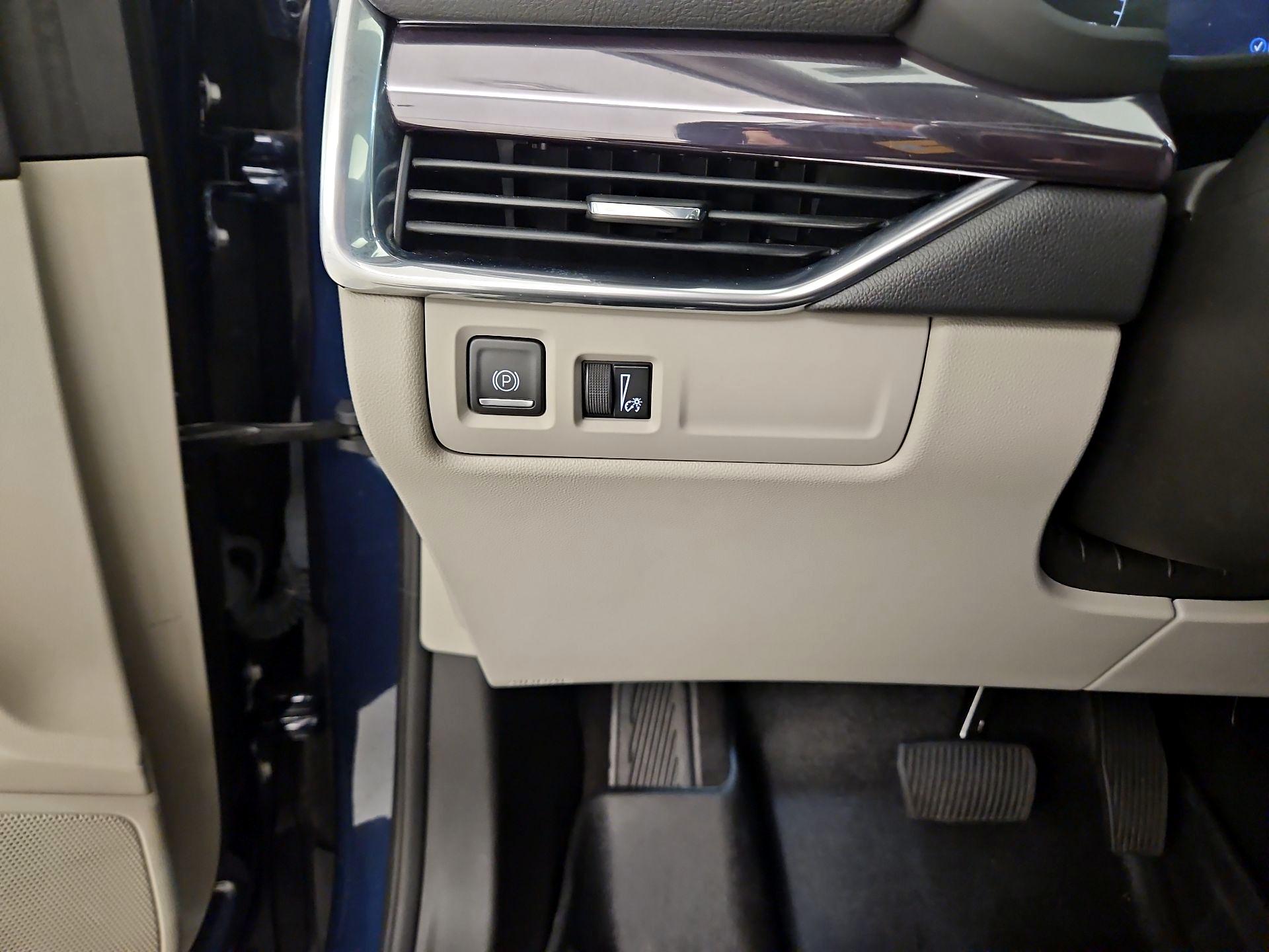 Thumbnail: 2022 Cadillac XT4 - 13