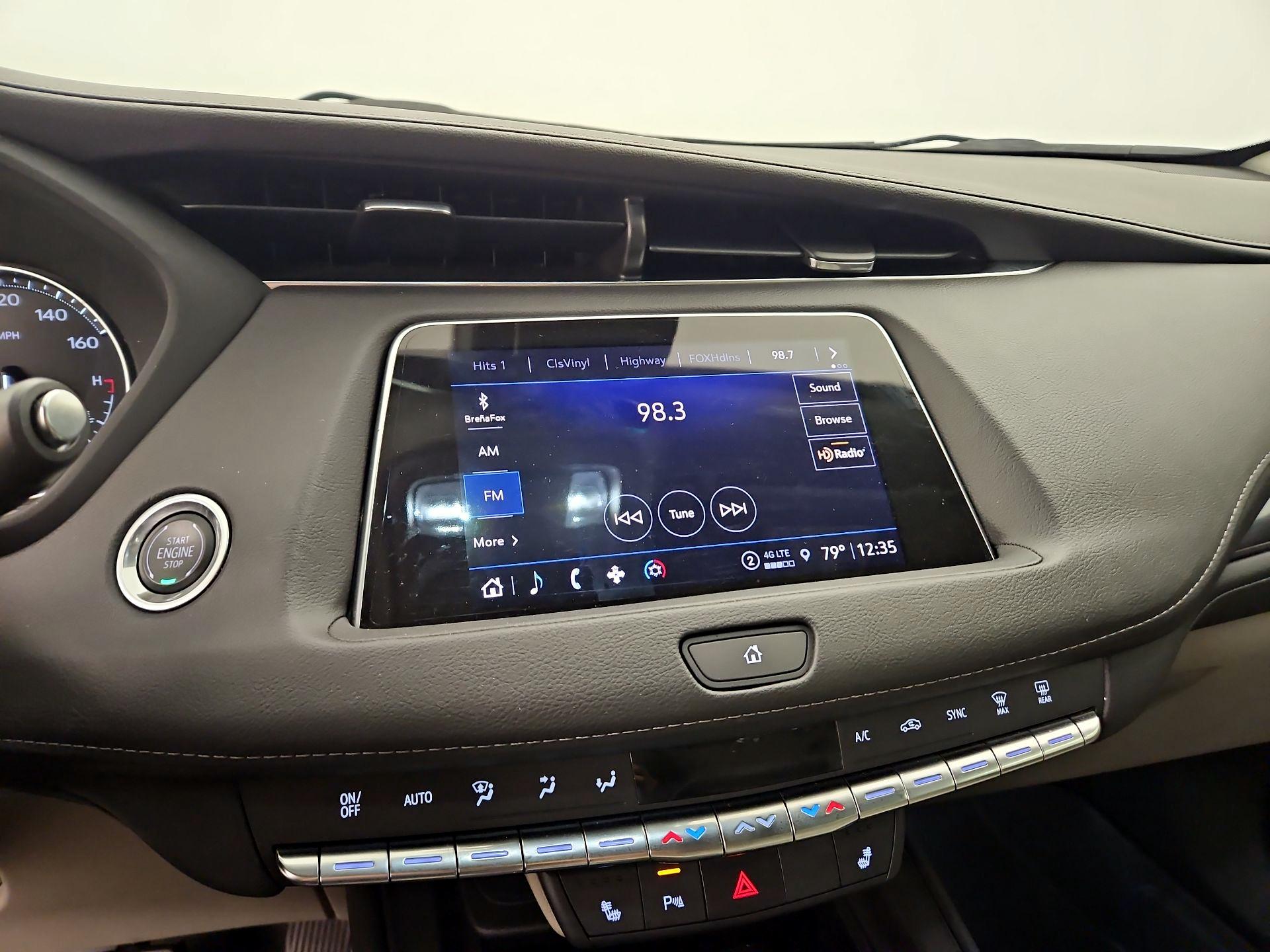 Thumbnail: 2022 Cadillac XT4 - 15